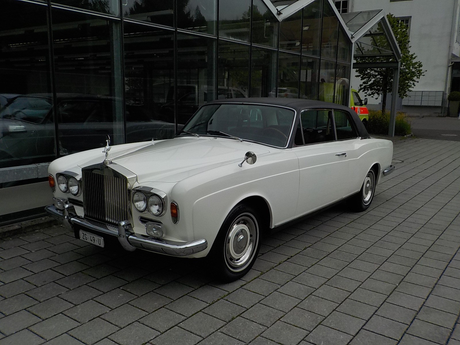 ROLLS-ROYCE Silver Shadow two door saloon-showroom-element-1