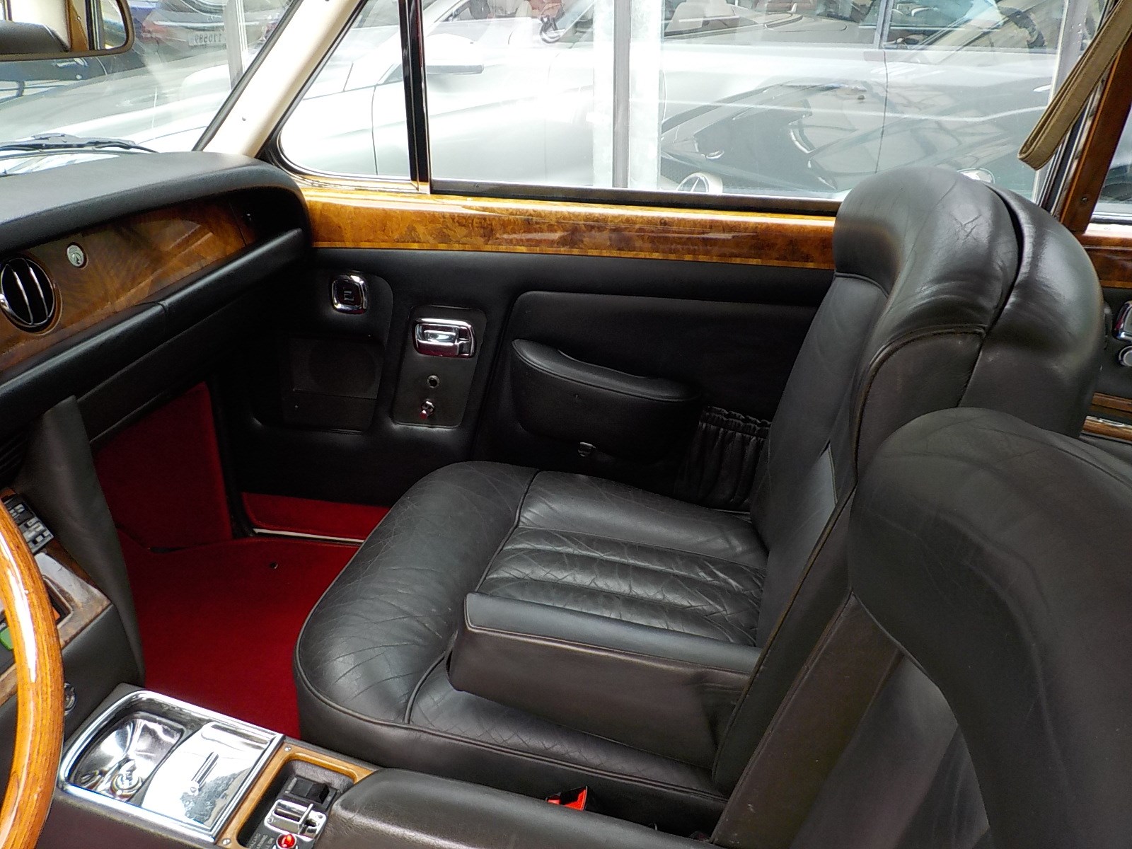 ROLLS-ROYCE Silver Shadow two door saloon-image-10