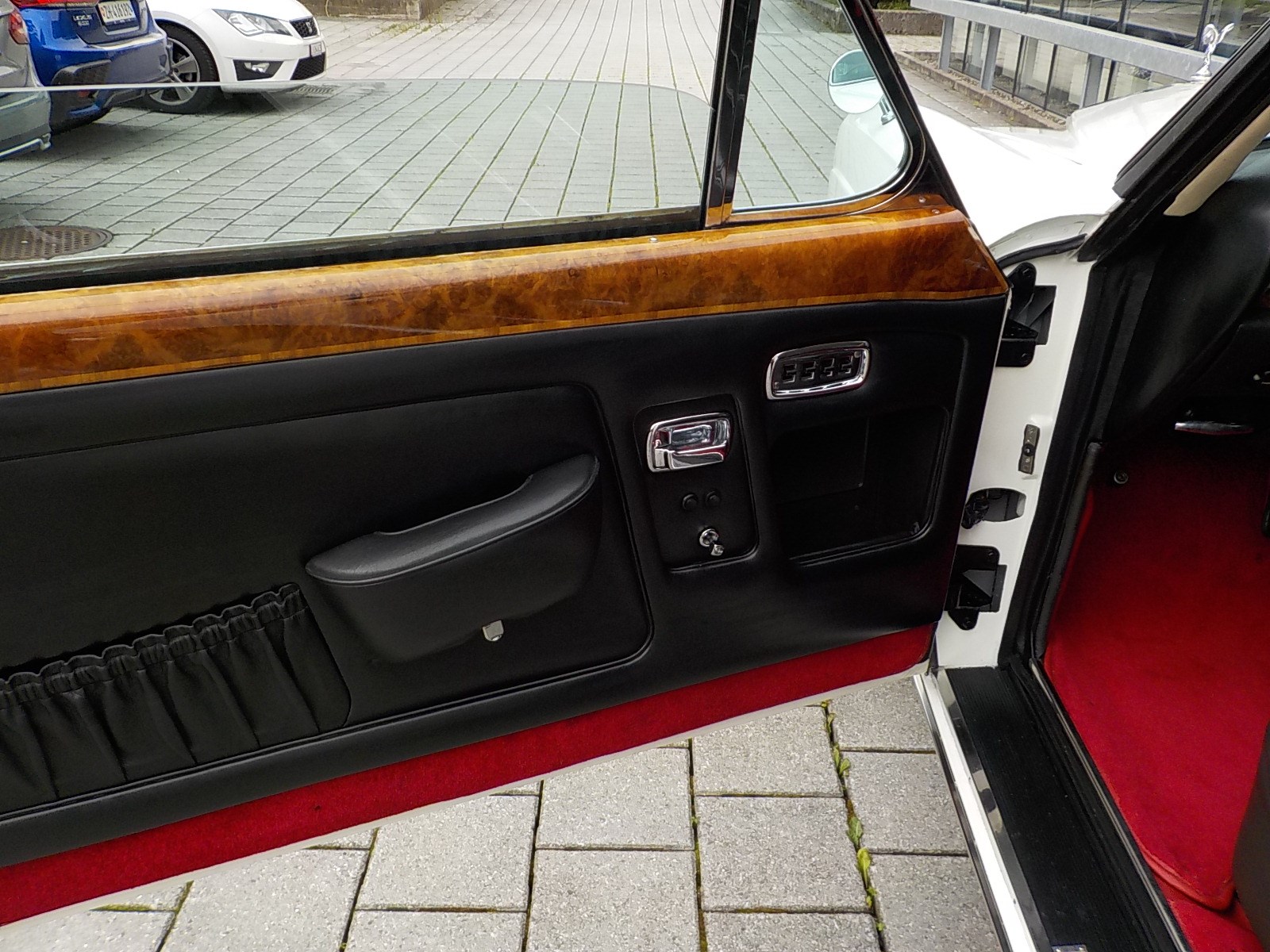 ROLLS-ROYCE Silver Shadow two door saloon-image-7