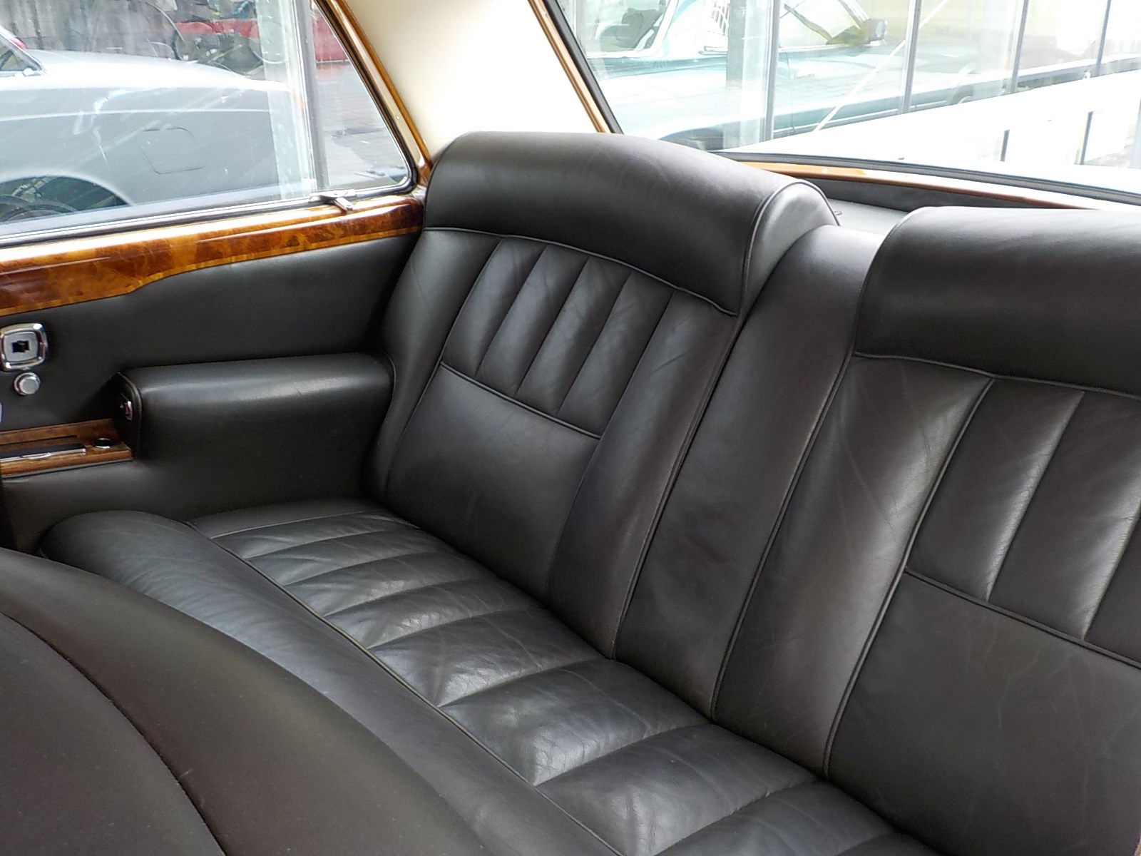 ROLLS-ROYCE Silver Shadow two door saloon-image-8