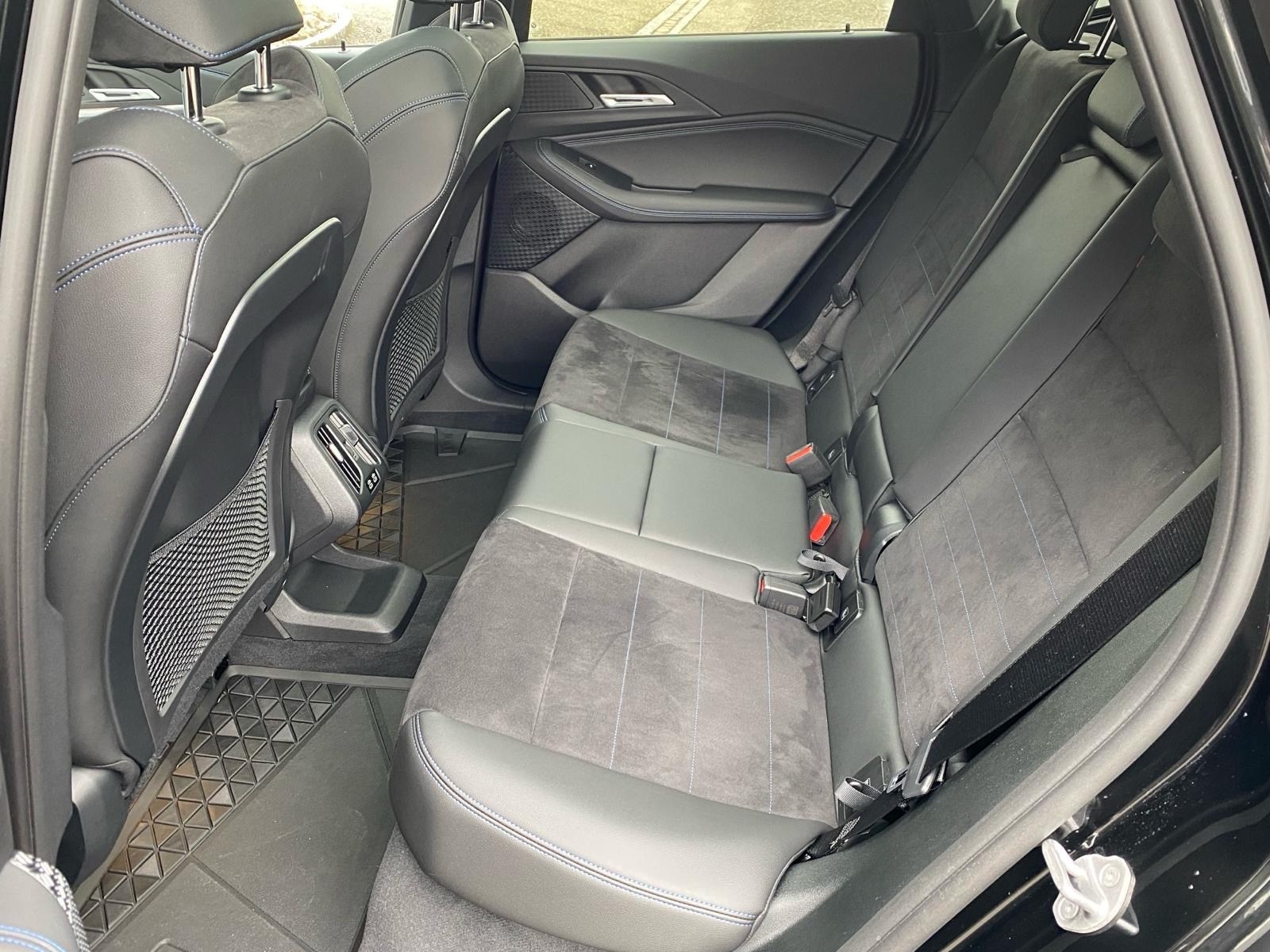 BMW 230e xDrive Active Tourer M Sport-image-9