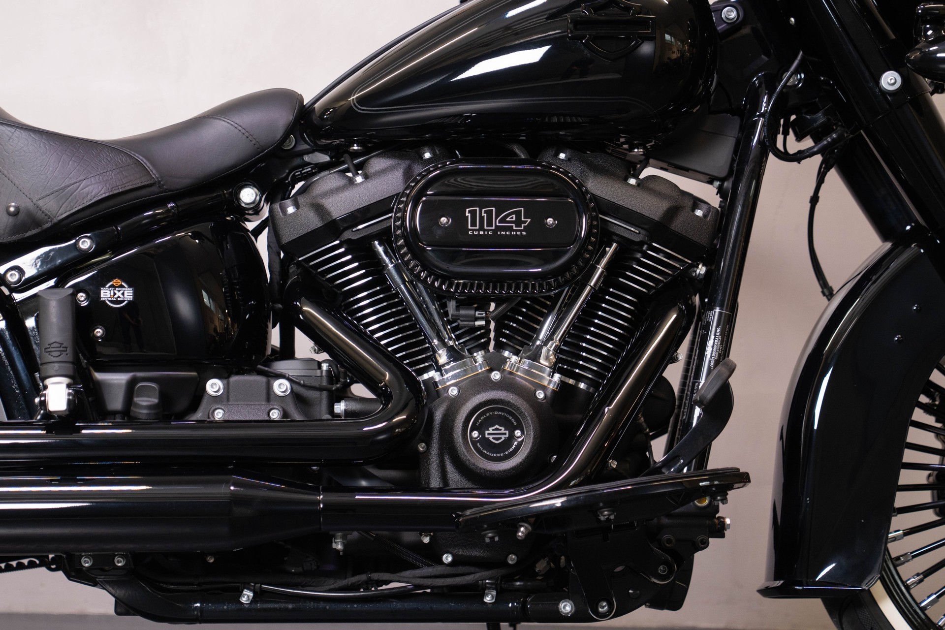 HARLEY-DAVIDSON FLHCS Heritage Classic 114 Black Finish-image-4