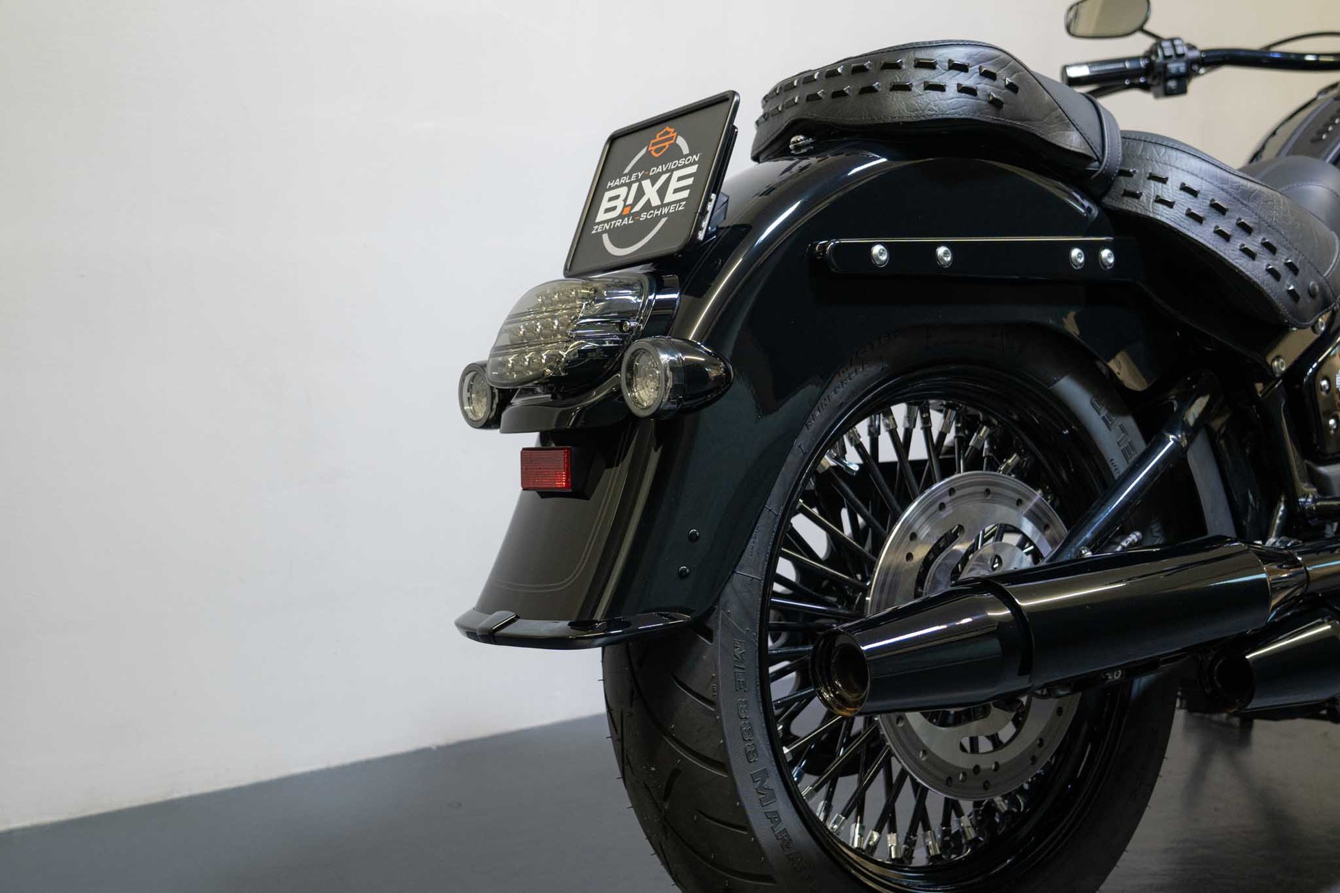 HARLEY-DAVIDSON FLHCS Heritage Classic 114 Black Finish-image-6