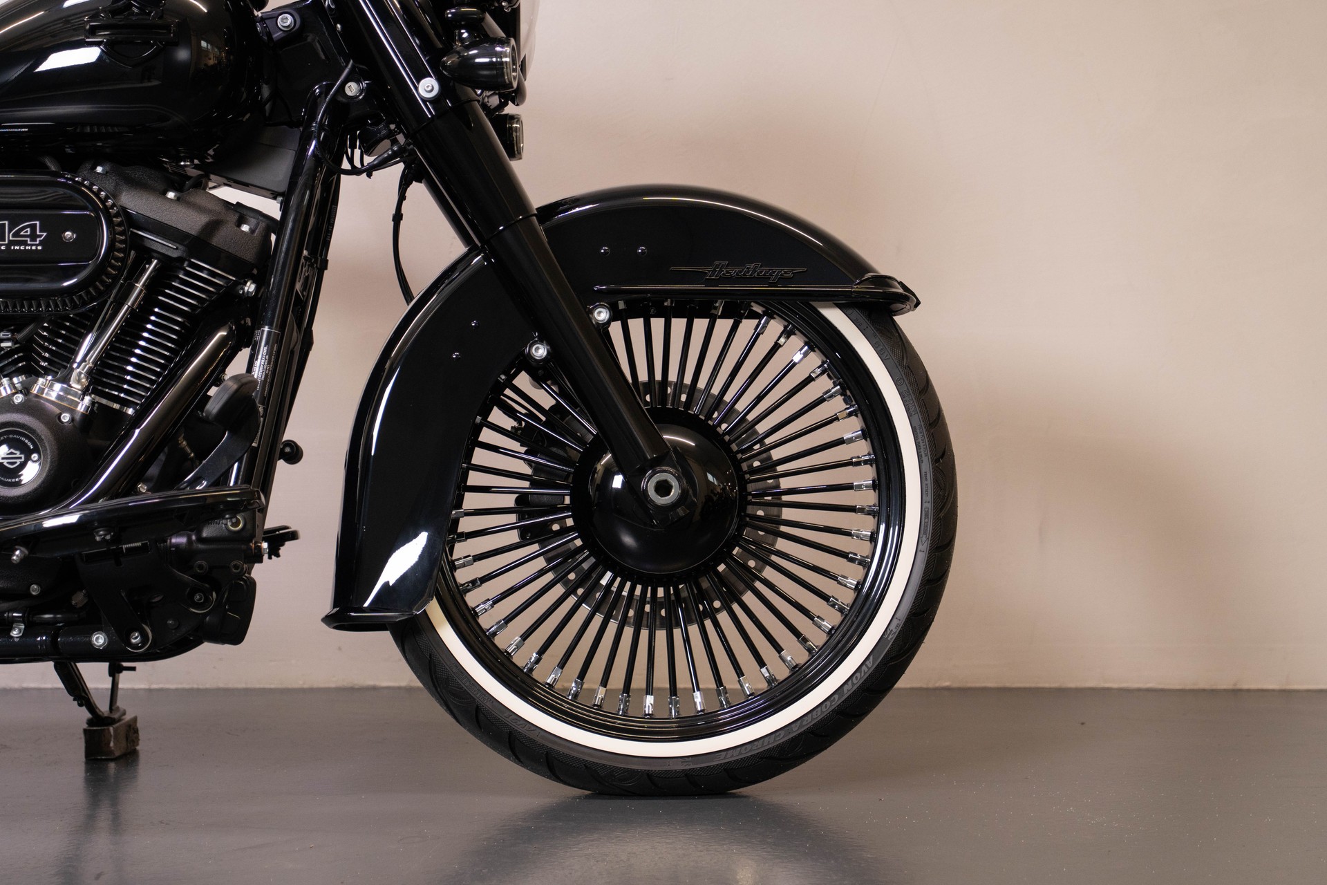 HARLEY-DAVIDSON FLHCS Heritage Classic 114 Black Finish-image-5
