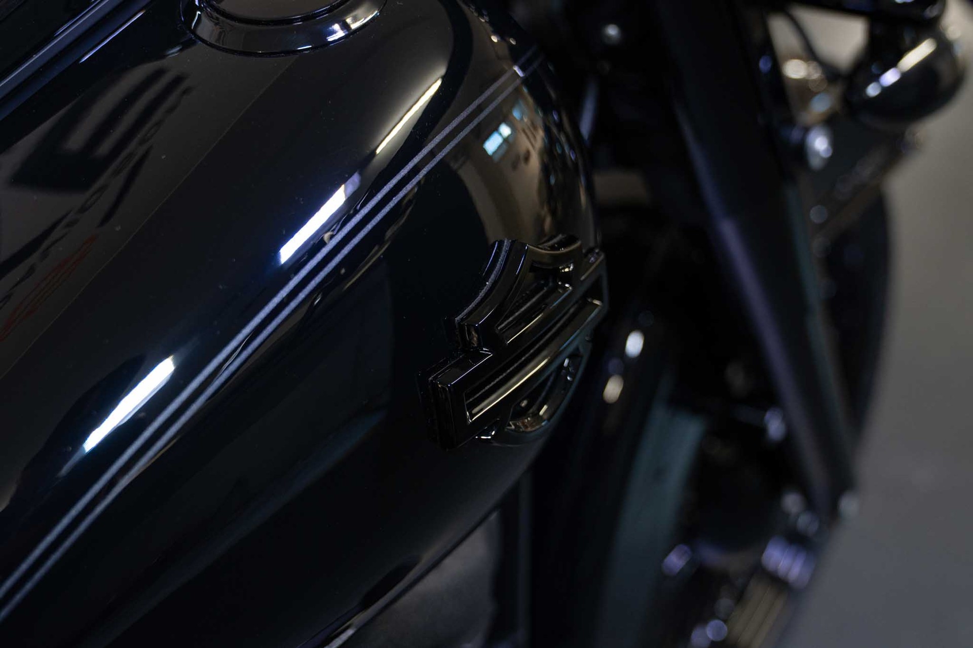 HARLEY-DAVIDSON FLHCS Heritage Classic 114 Black Finish-image-9