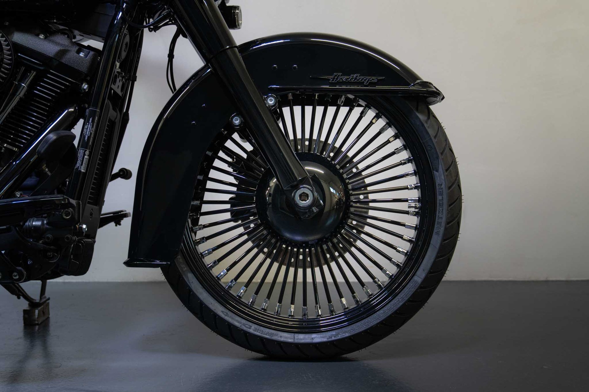 HARLEY-DAVIDSON FLHCS Heritage Classic 114 Black Finish-image-5