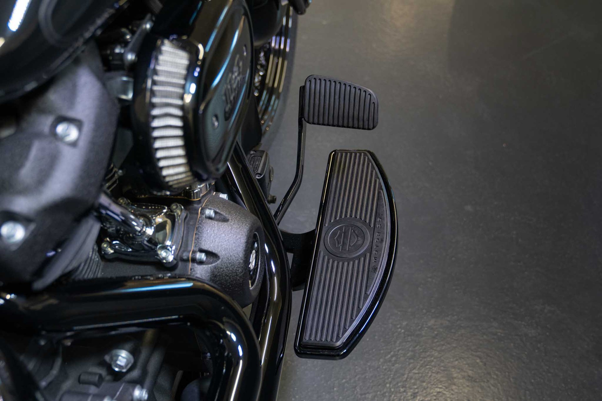 HARLEY-DAVIDSON FLHCS Heritage Classic 114 Black Finish-image-8