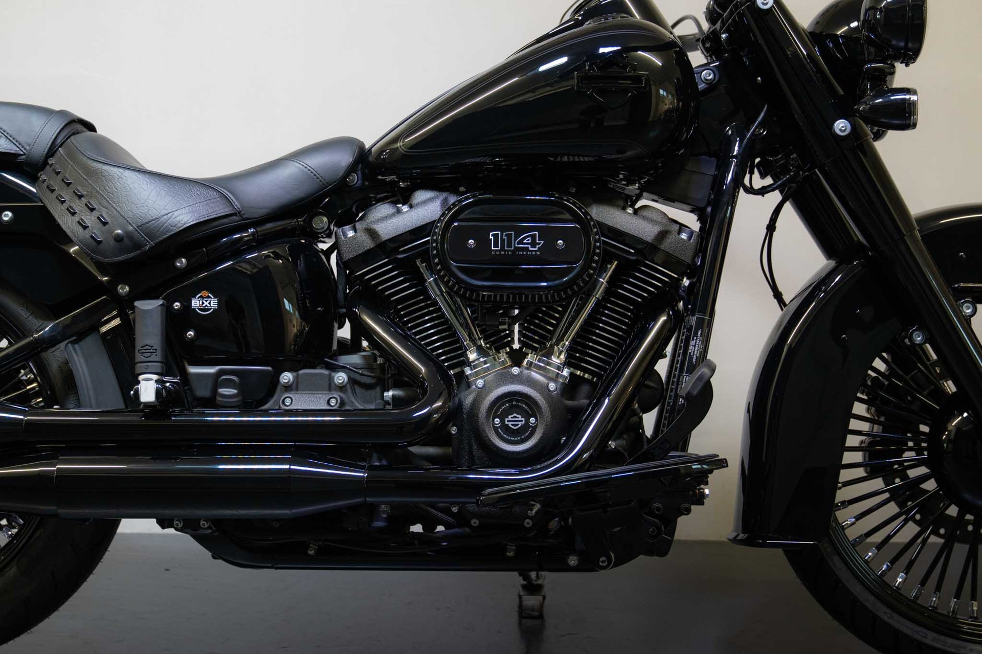 HARLEY-DAVIDSON FLHCS Heritage Classic 114 Black Finish-image-4