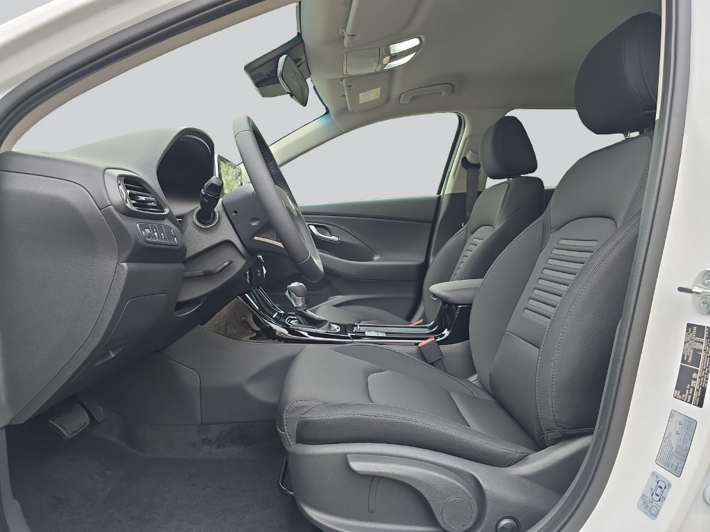 HYUNDAI i30 1.5 T-GDi Amplia-image-8