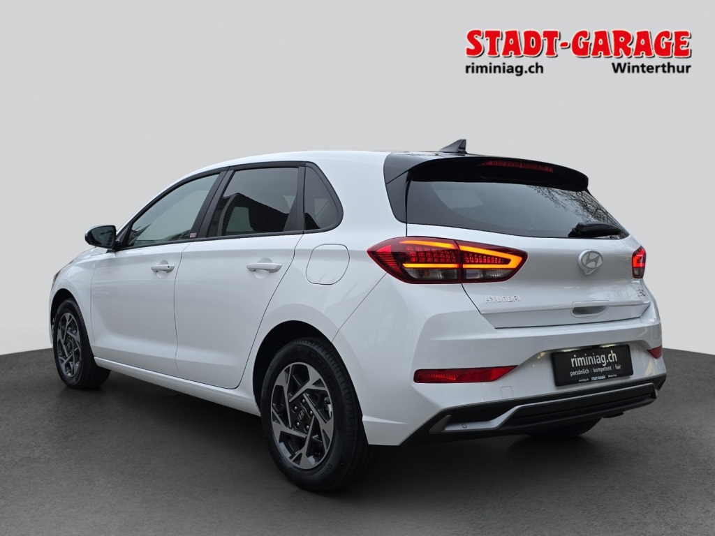 HYUNDAI i30 1.5 T-GDi Amplia-image-4