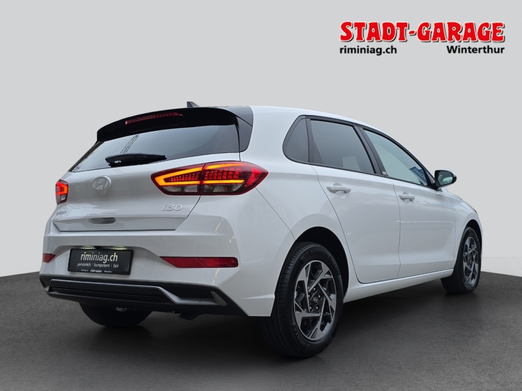 HYUNDAI i30 1.5 T-GDi Amplia-showroom-element-2