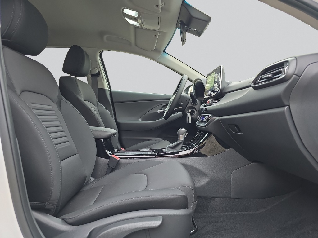 HYUNDAI i30 1.5 T-GDi Amplia-image-9
