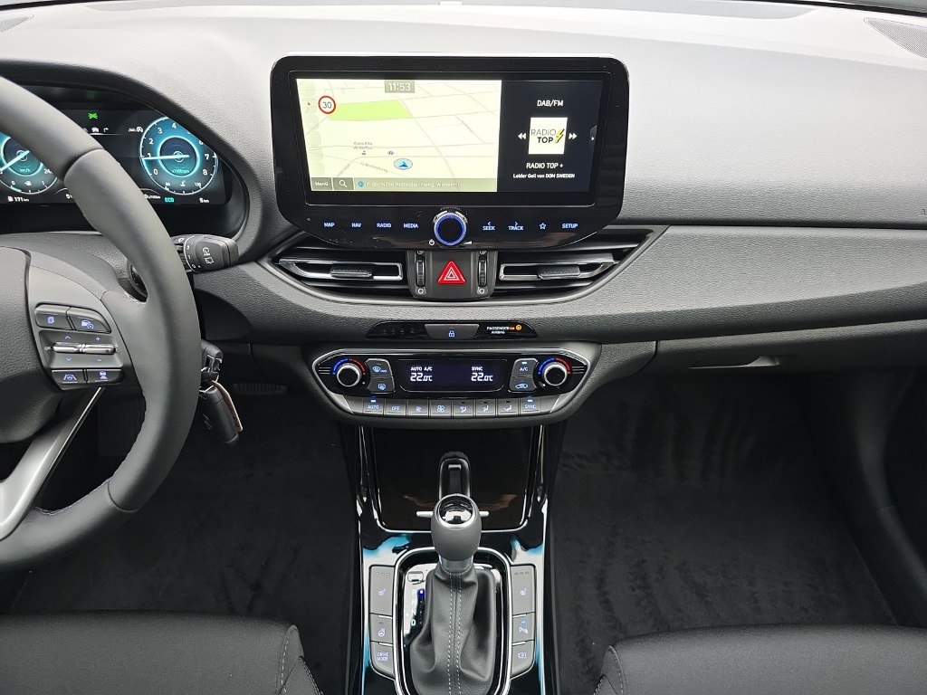 HYUNDAI i30 1.5 T-GDi Amplia-image-14