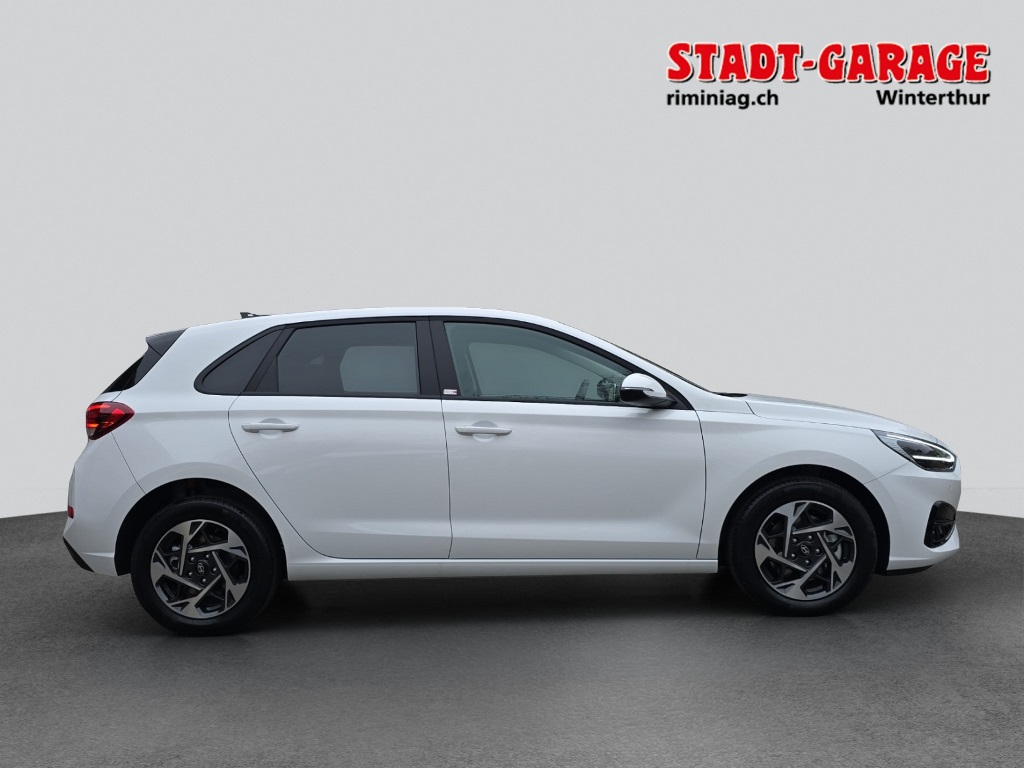 HYUNDAI i30 1.5 T-GDi Amplia-showroom-element-1