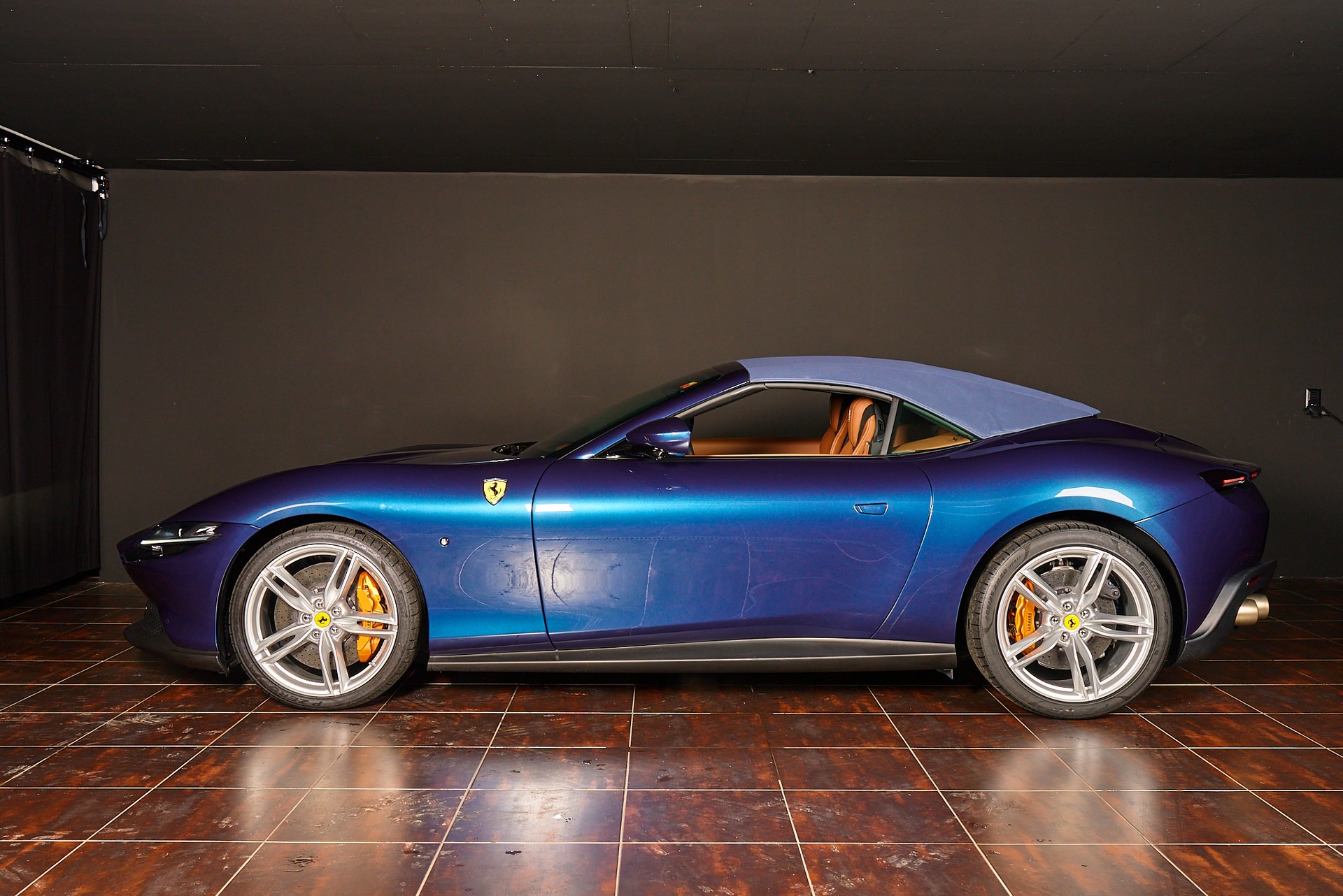 FERRARI Roma 3.9 V8 T-showroom-element-2