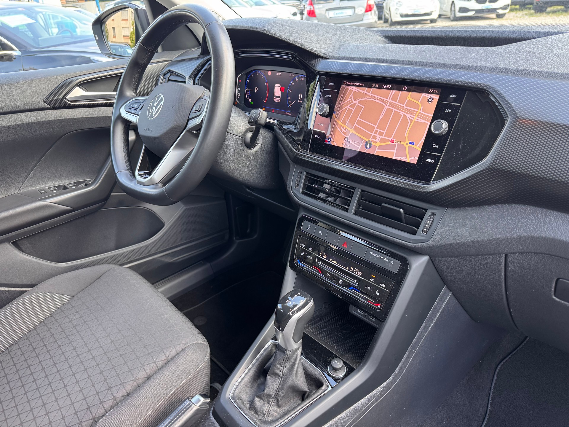 VW T-Cross 1.0 TSI Life Limited DSG-image-10