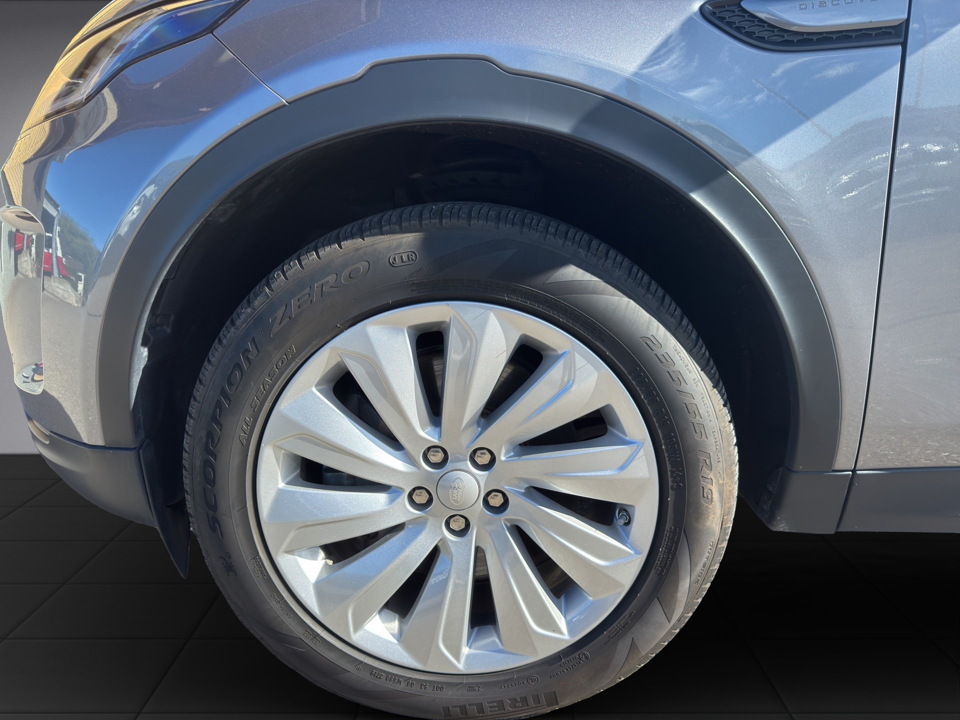 LAND ROVER Discovery Sport 2.0 TD4 180 SE-image-4