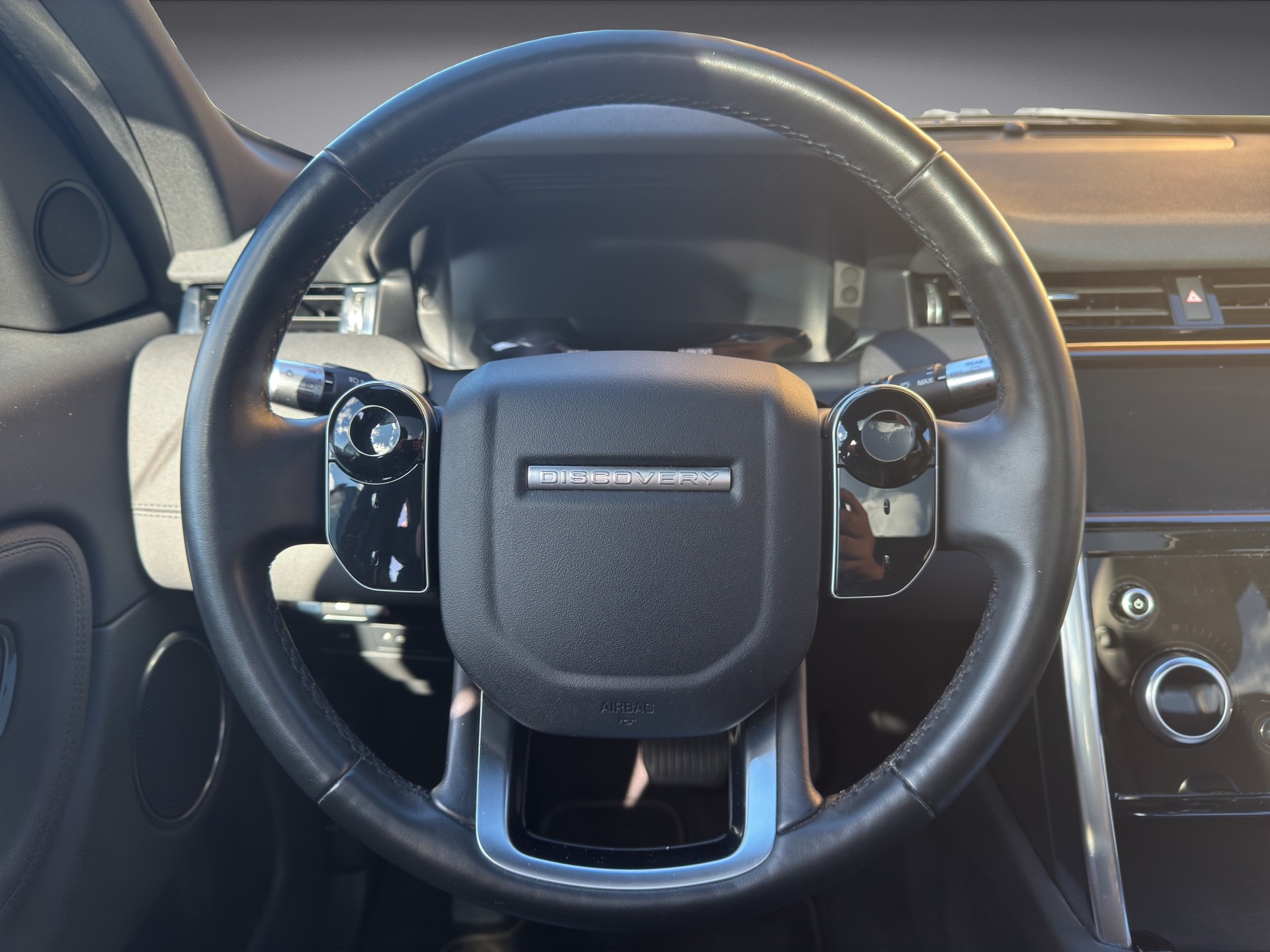 LAND ROVER Discovery Sport 2.0 TD4 180 SE-image-9