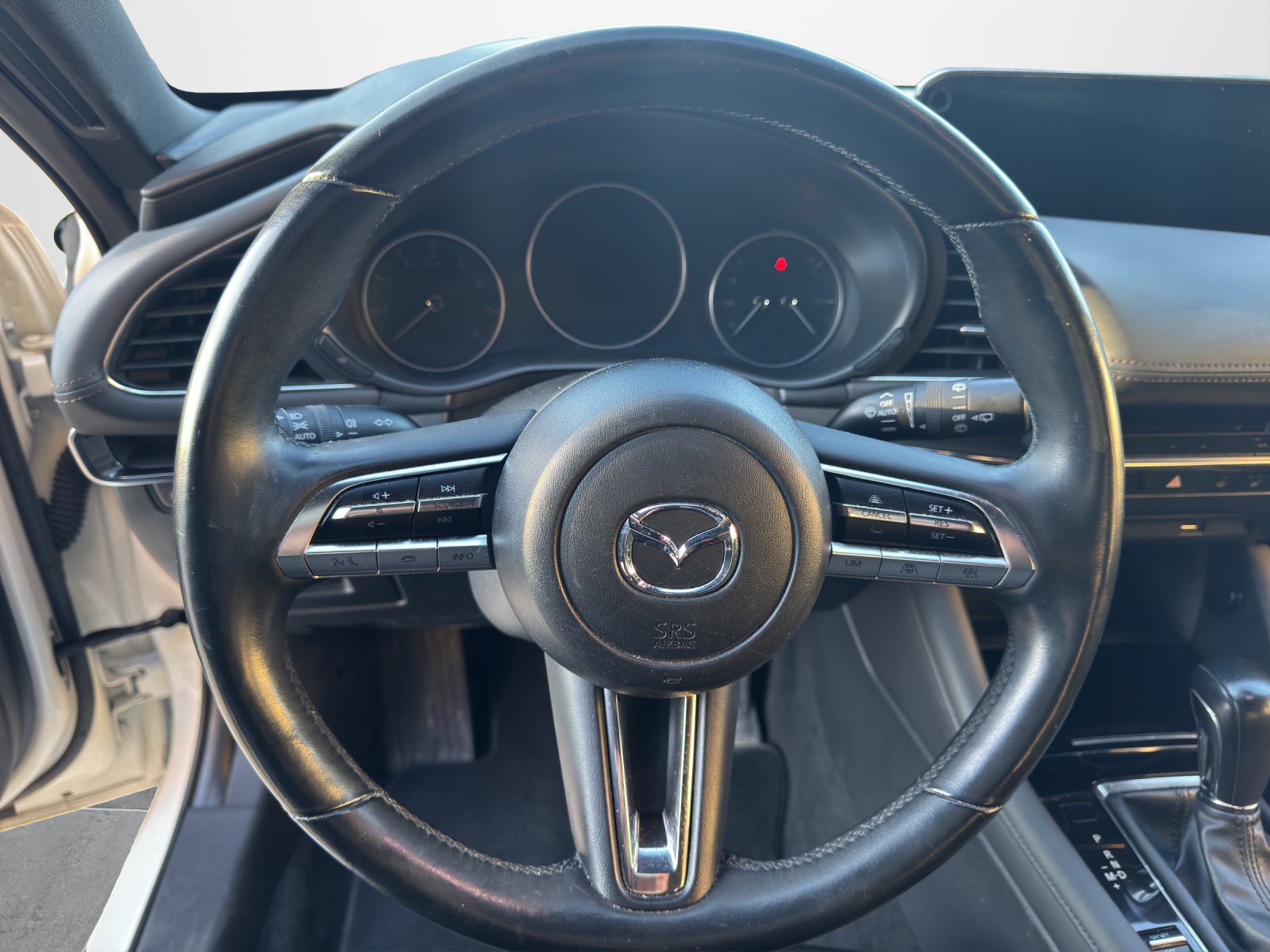 MAZDA 3 Hatchback SKYACTIV-G M Hybrid 122 Revolution Automat-image-9