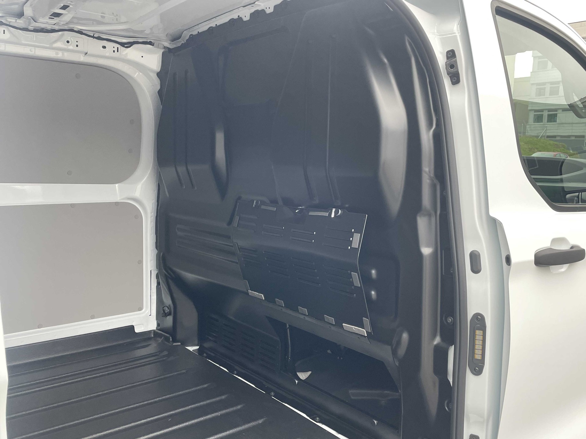 FORD Transit Custom Van 280 L1 2.0 EcoBlue 136 Trend-image-29