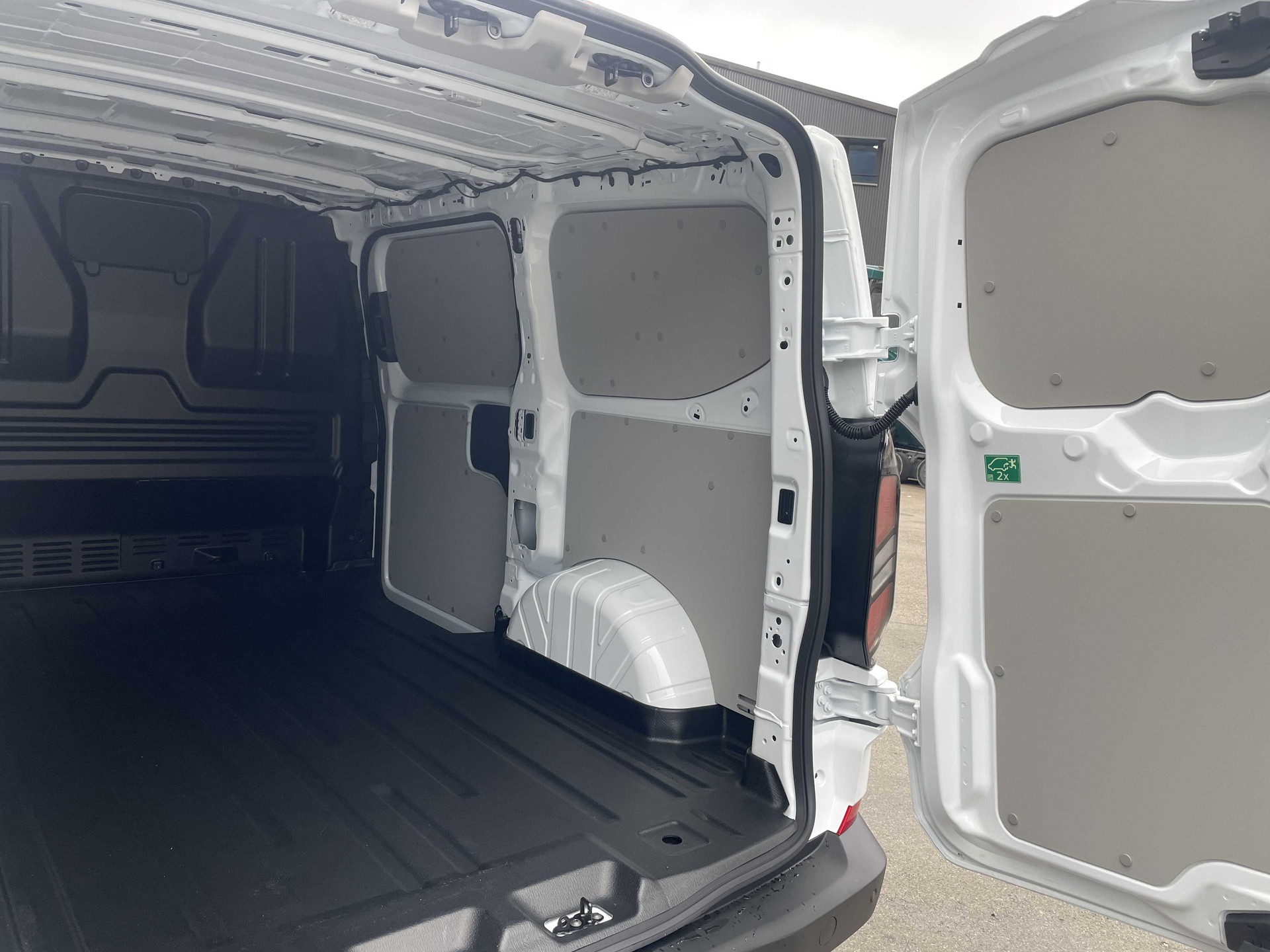 FORD Transit Custom Van 280 L1 2.0 EcoBlue 136 Trend-image-26