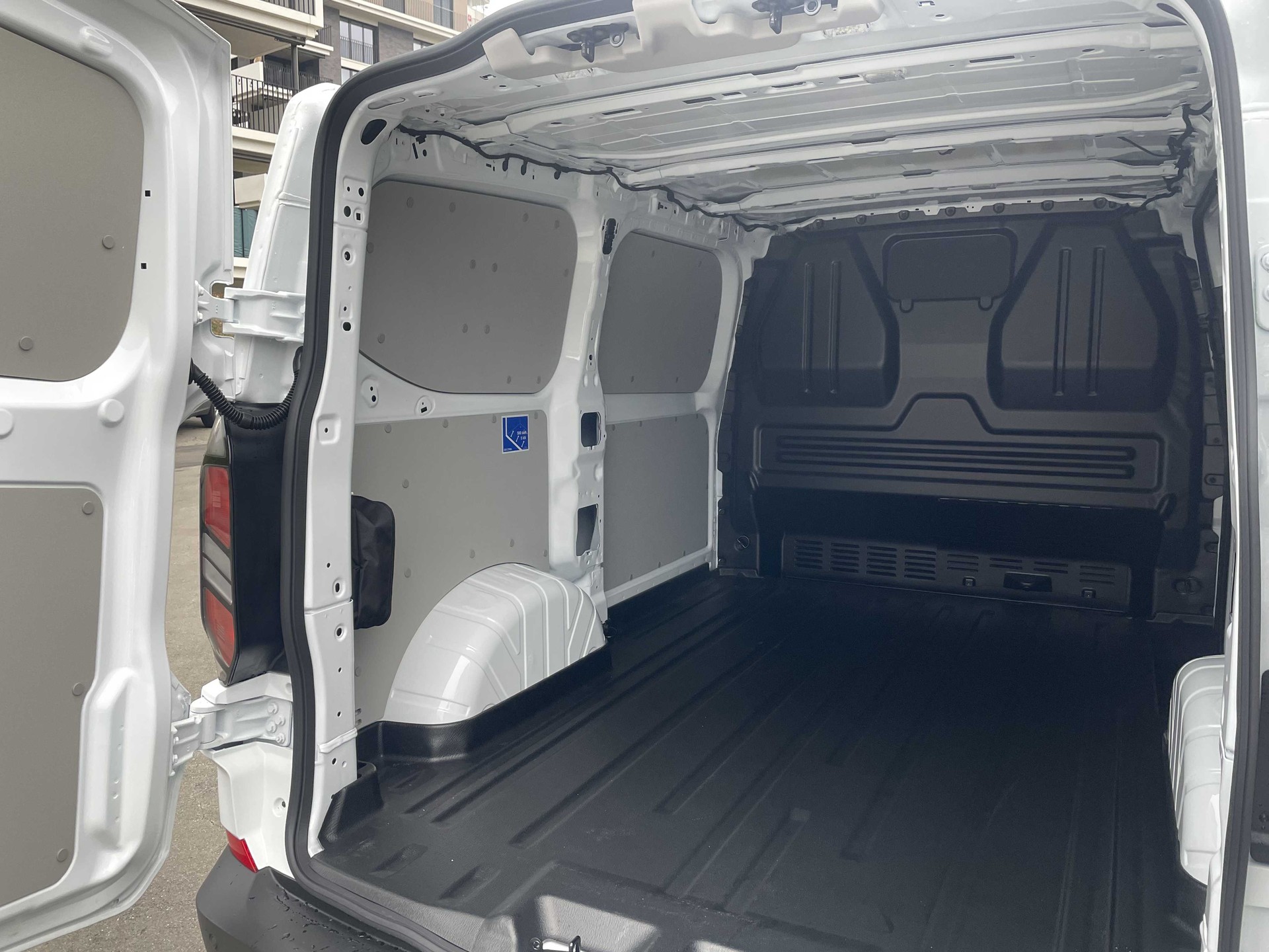 FORD Transit Custom Van 280 L1 2.0 EcoBlue 136 Trend-image-25