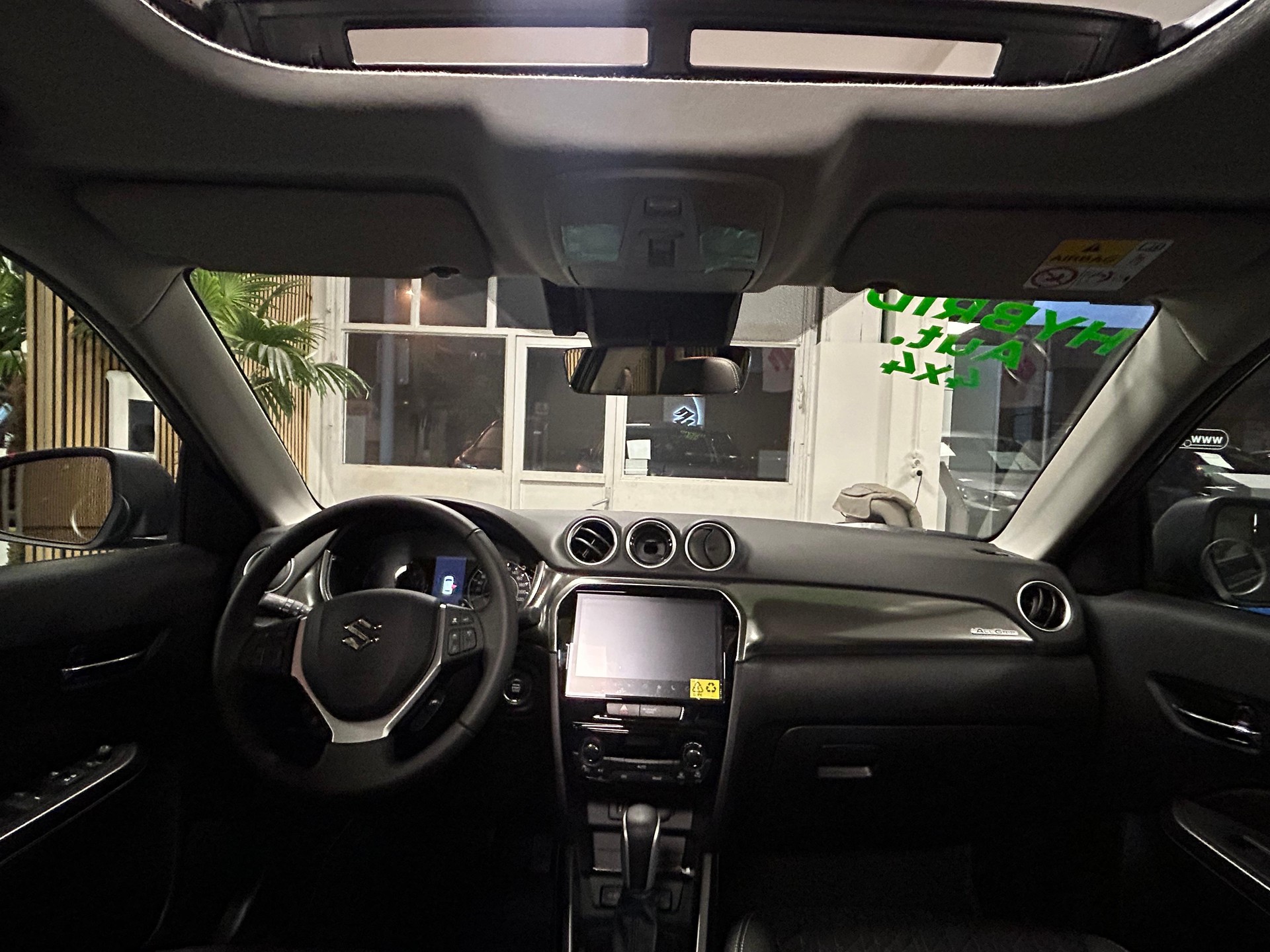 SUZUKI Vitara 1.4 T Compact Top Hybrid 4x4 4 ROUES HIVER OFFERT-image-9