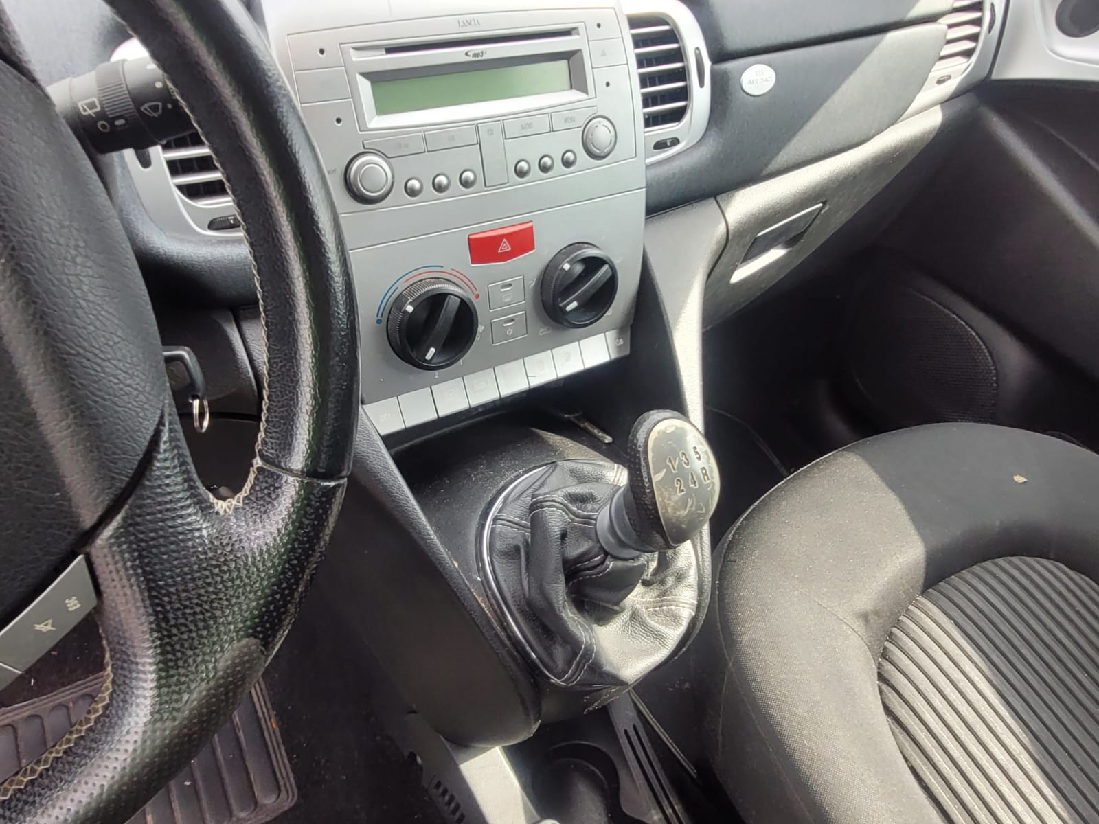 LANCIA Ypsilon 1.4 Argento-image-7
