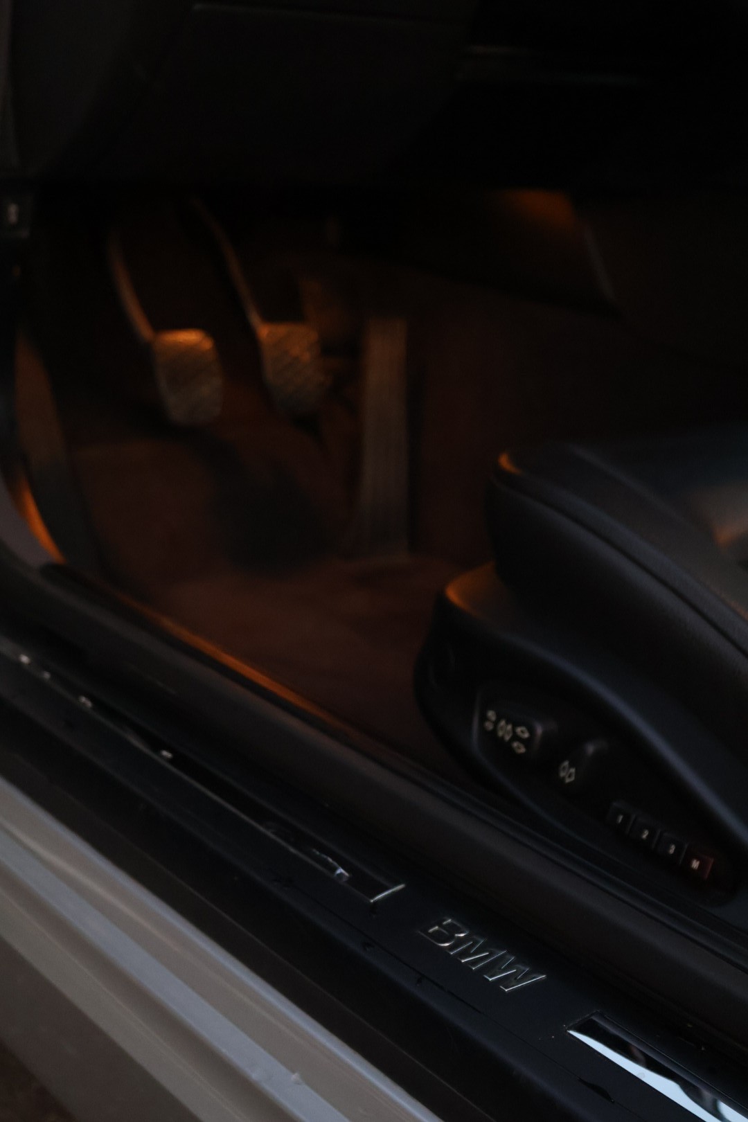 BMW 630i-image-16