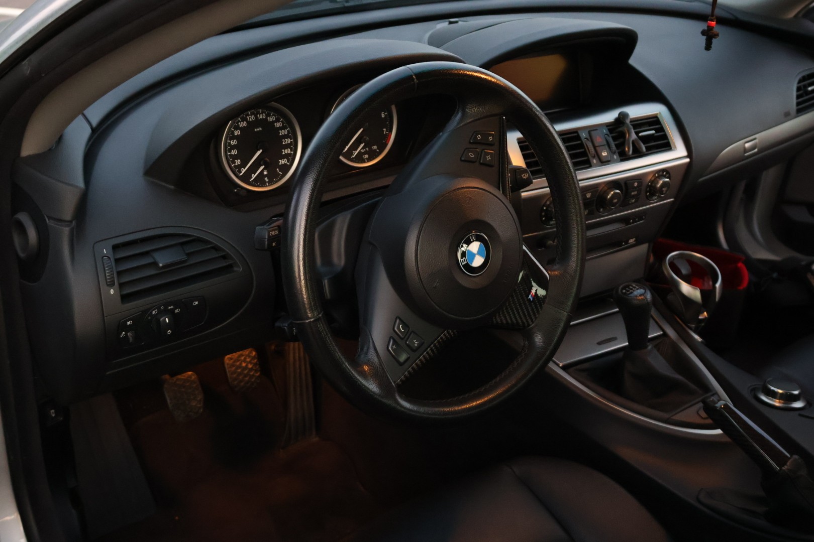 BMW 630i-image-13