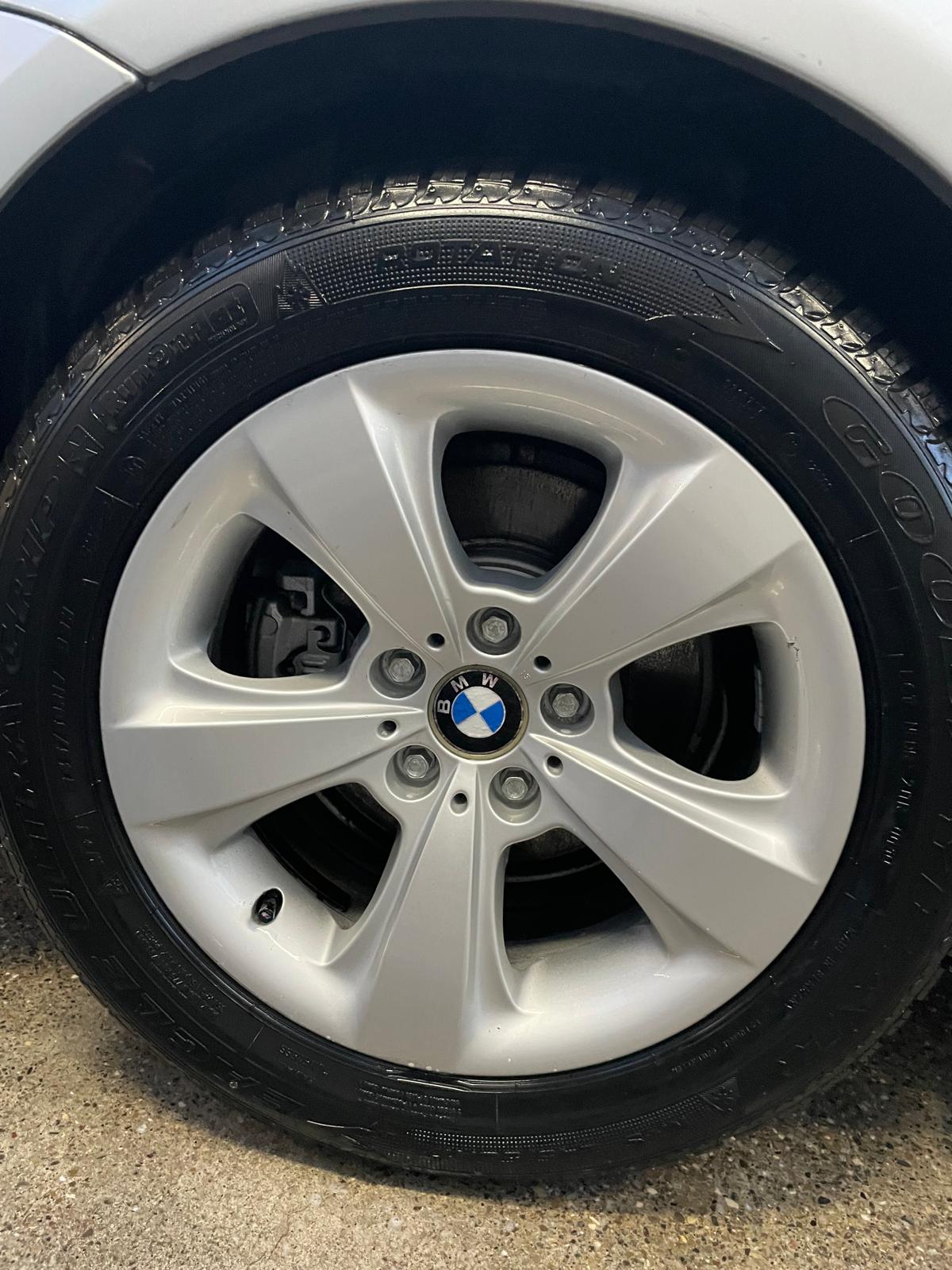 BMW 630i-image-18