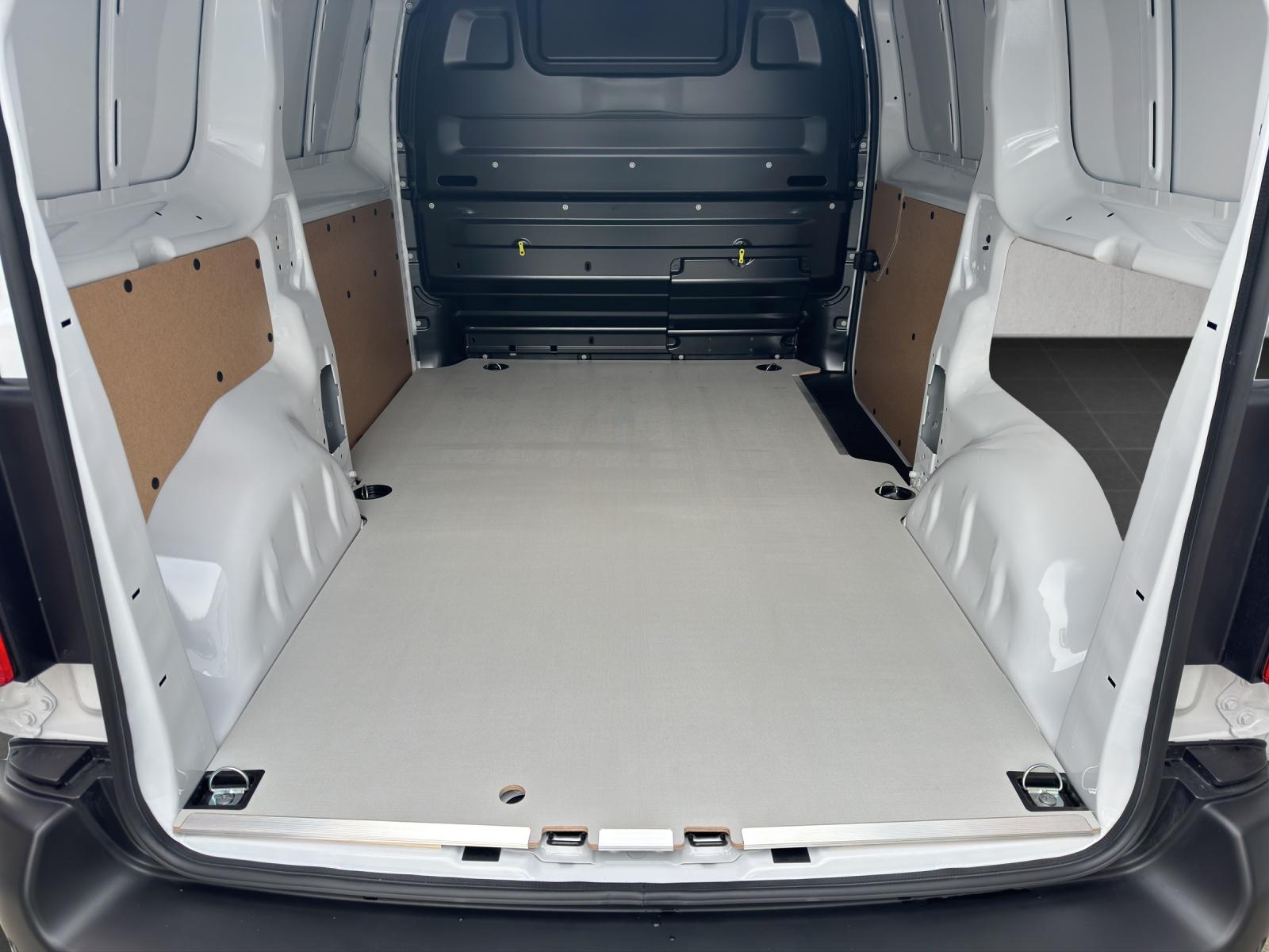 PEUGEOT Expert 2.2 BlueHDi 150 S/S-image-14