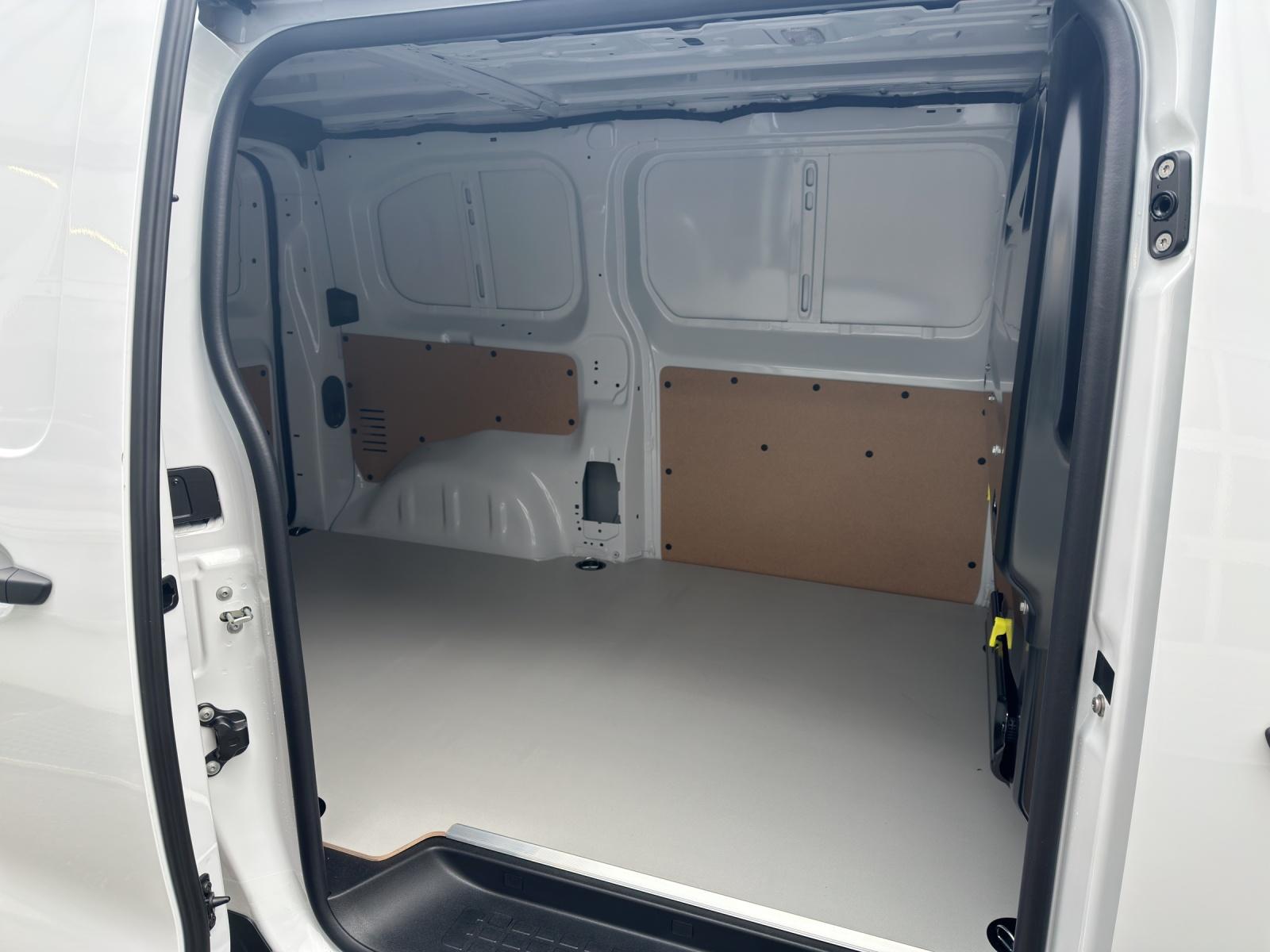 PEUGEOT Expert 2.2 BlueHDi 150 S/S-image-19