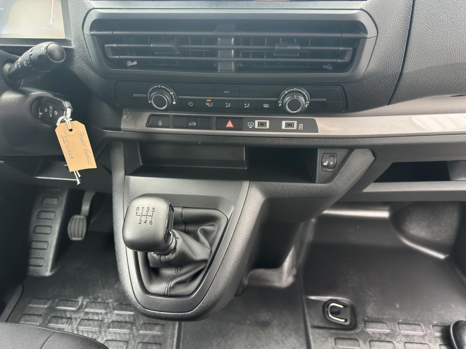 PEUGEOT Expert 2.2 BlueHDi 150 S/S-image-11