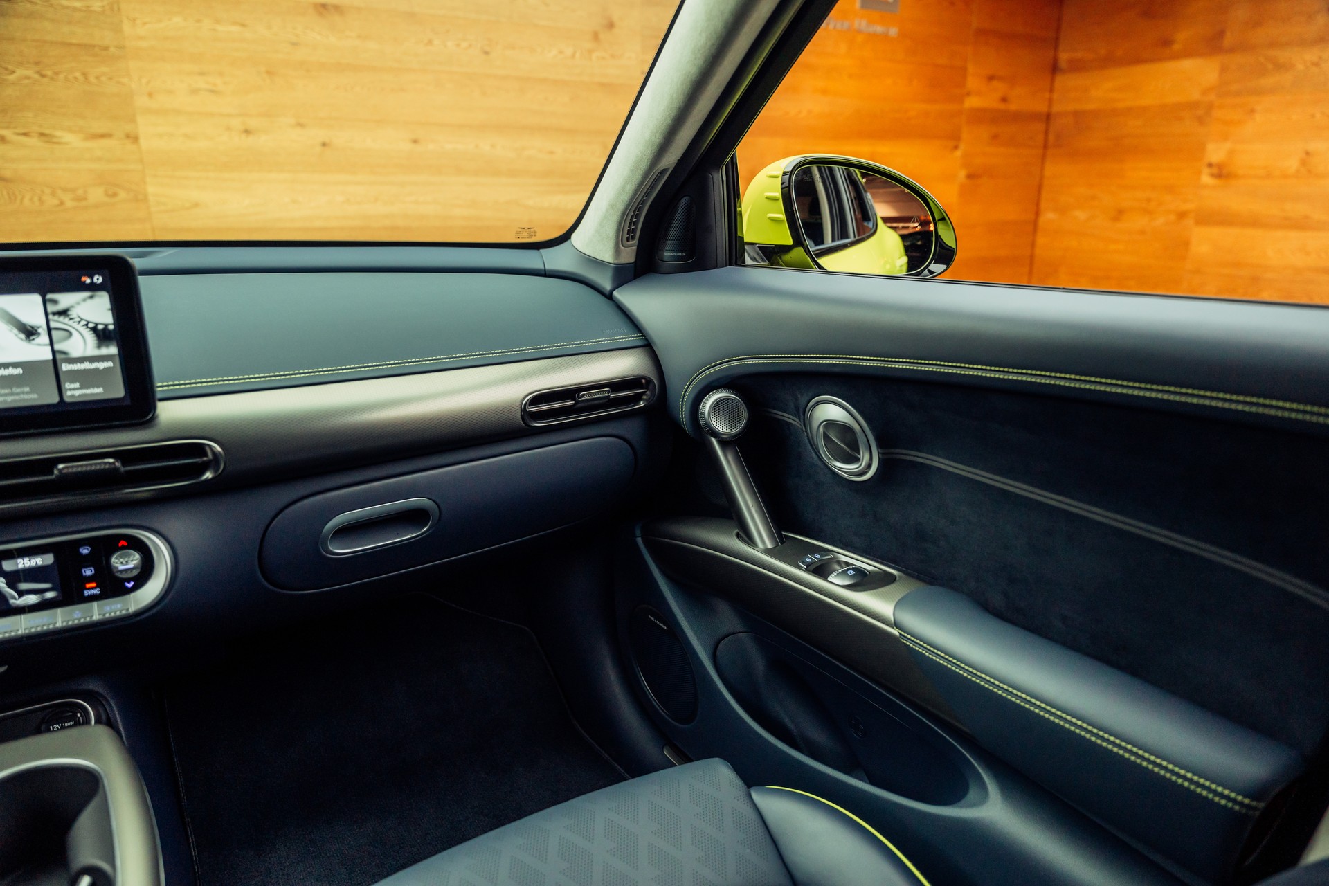 GENESIS GV60 77.4 kWh Sport Plus AWD-image-9