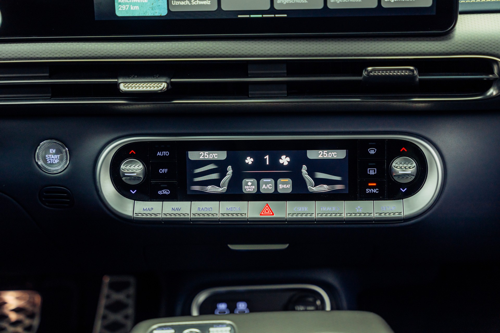 GENESIS GV60 77.4 kWh Sport Plus AWD-image-16