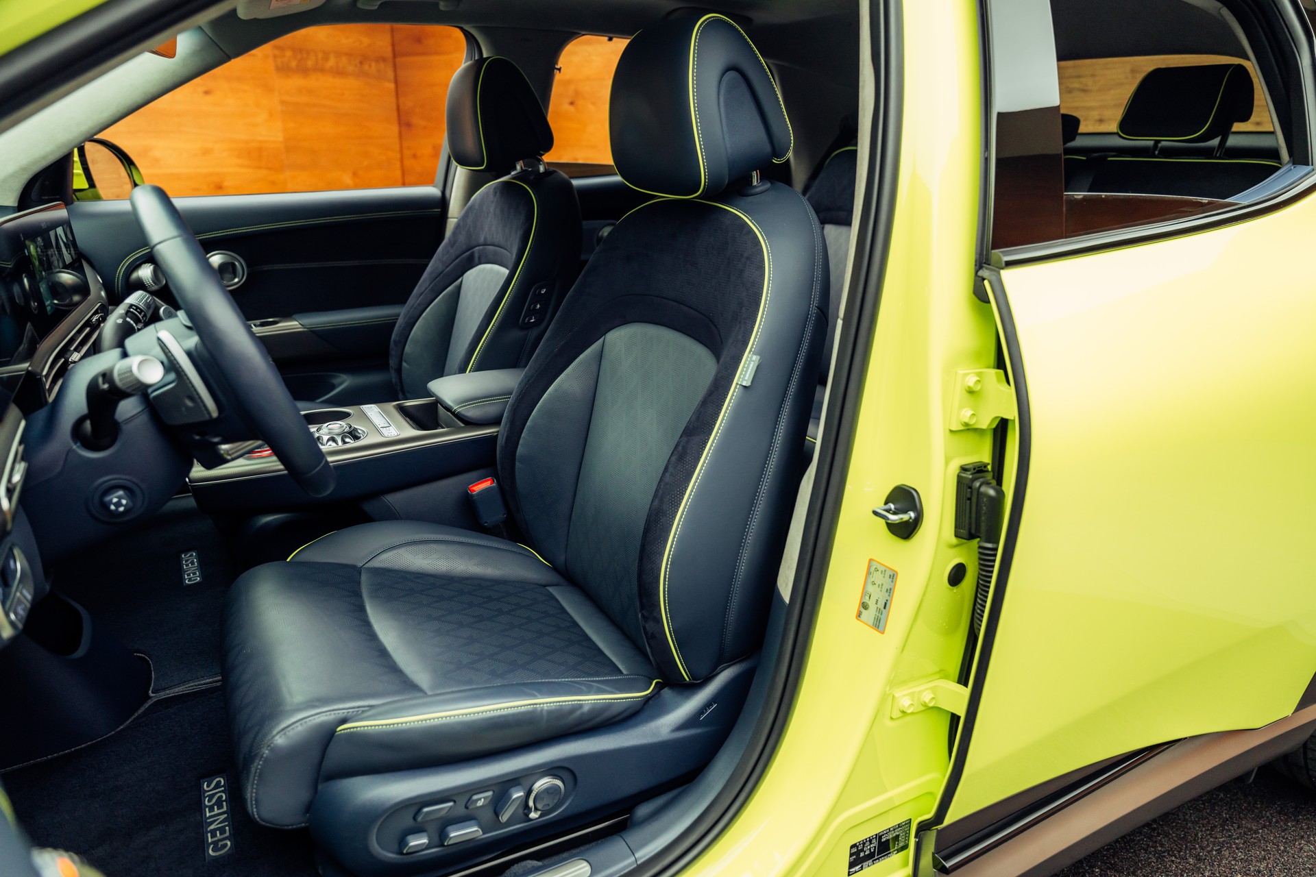 GENESIS GV60 77.4 kWh Sport Plus AWD-image-5