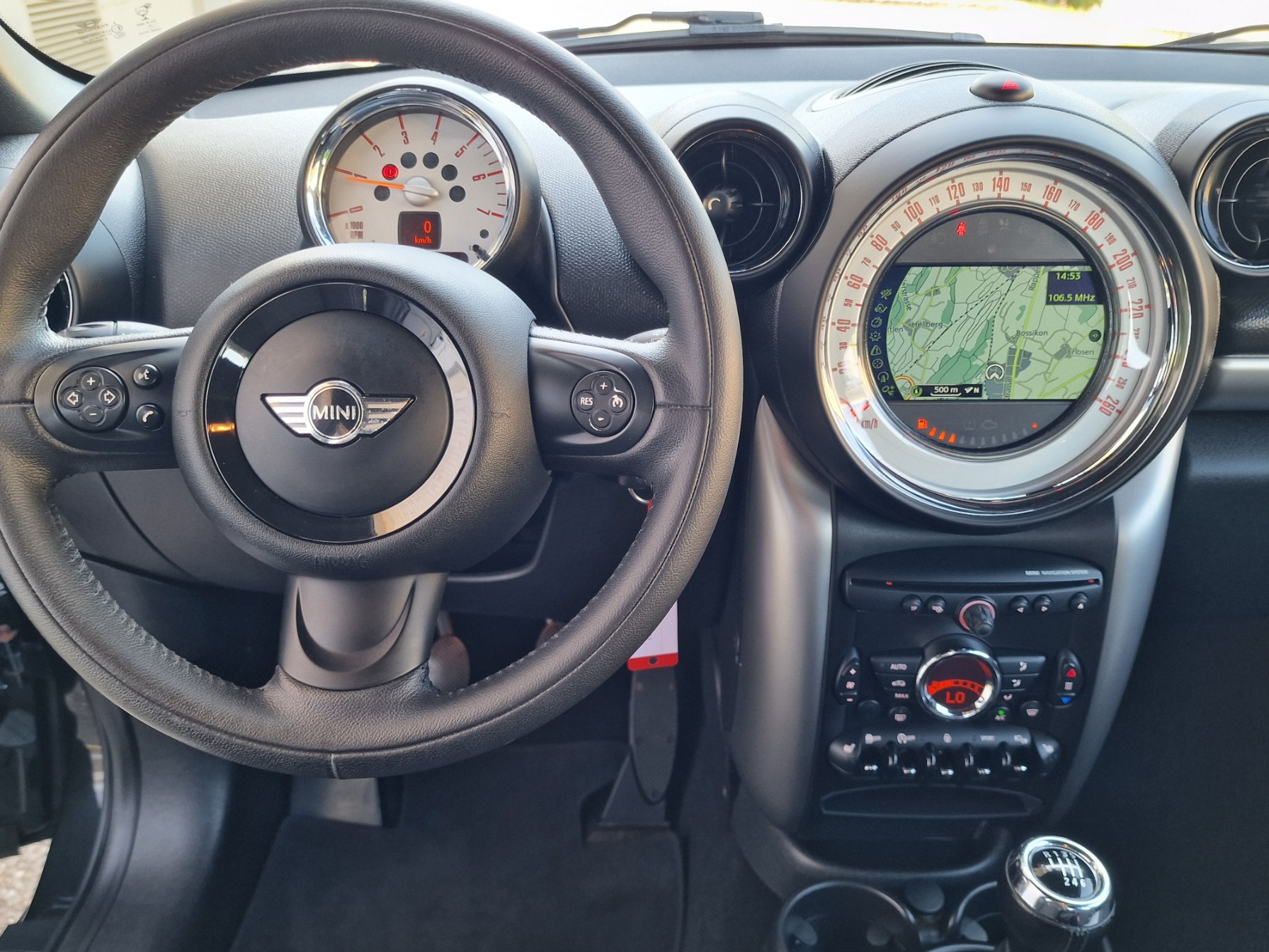MINI Countryman Cooper D ALL4-image-10