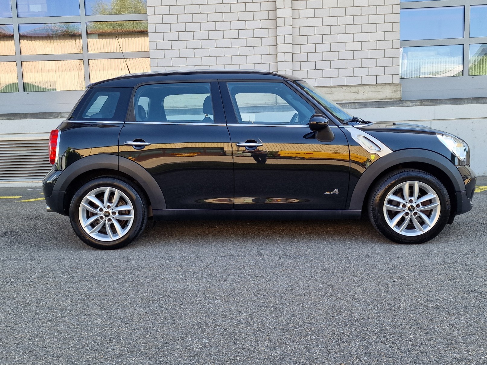 MINI Countryman Cooper D ALL4-image-3