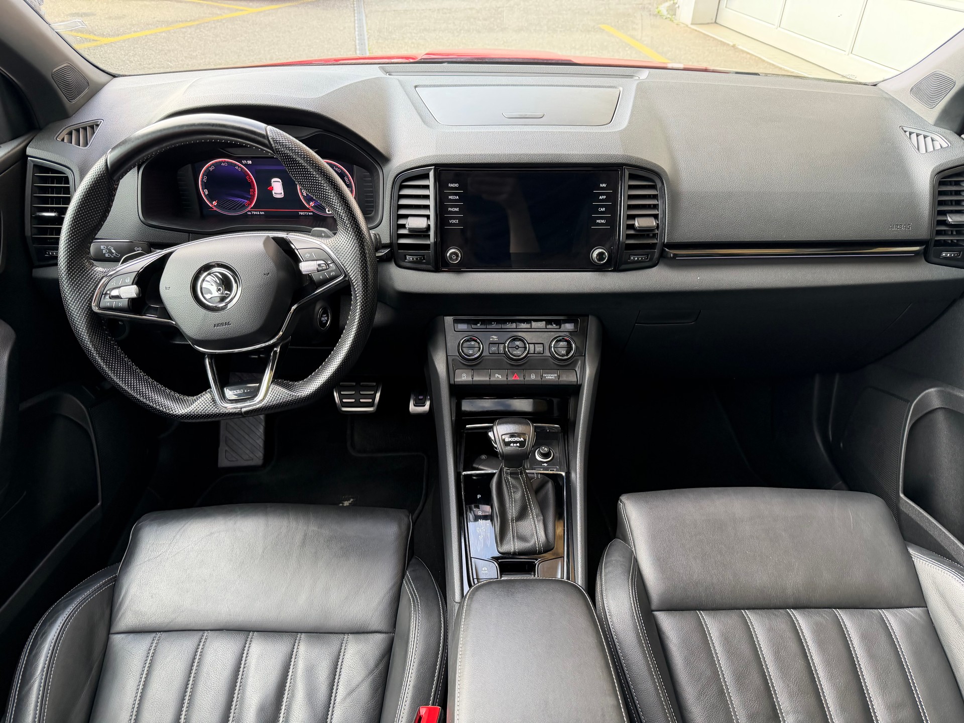 SKODA Karoq 2.0 TDI CR Ambition Sport-Line 4x4 DSG-image-8