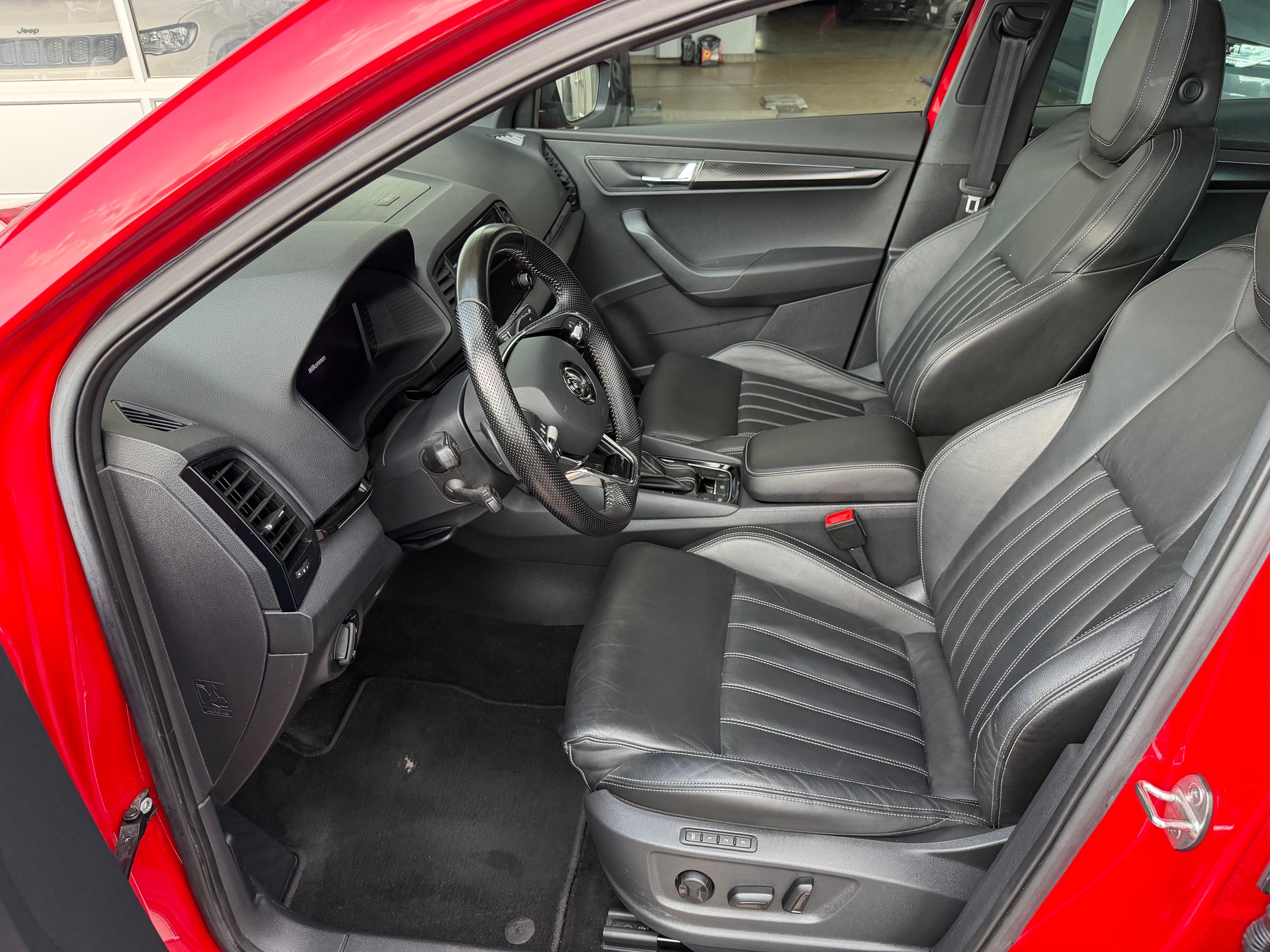 SKODA Karoq 2.0 TDI CR Ambition Sport-Line 4x4 DSG-image-7