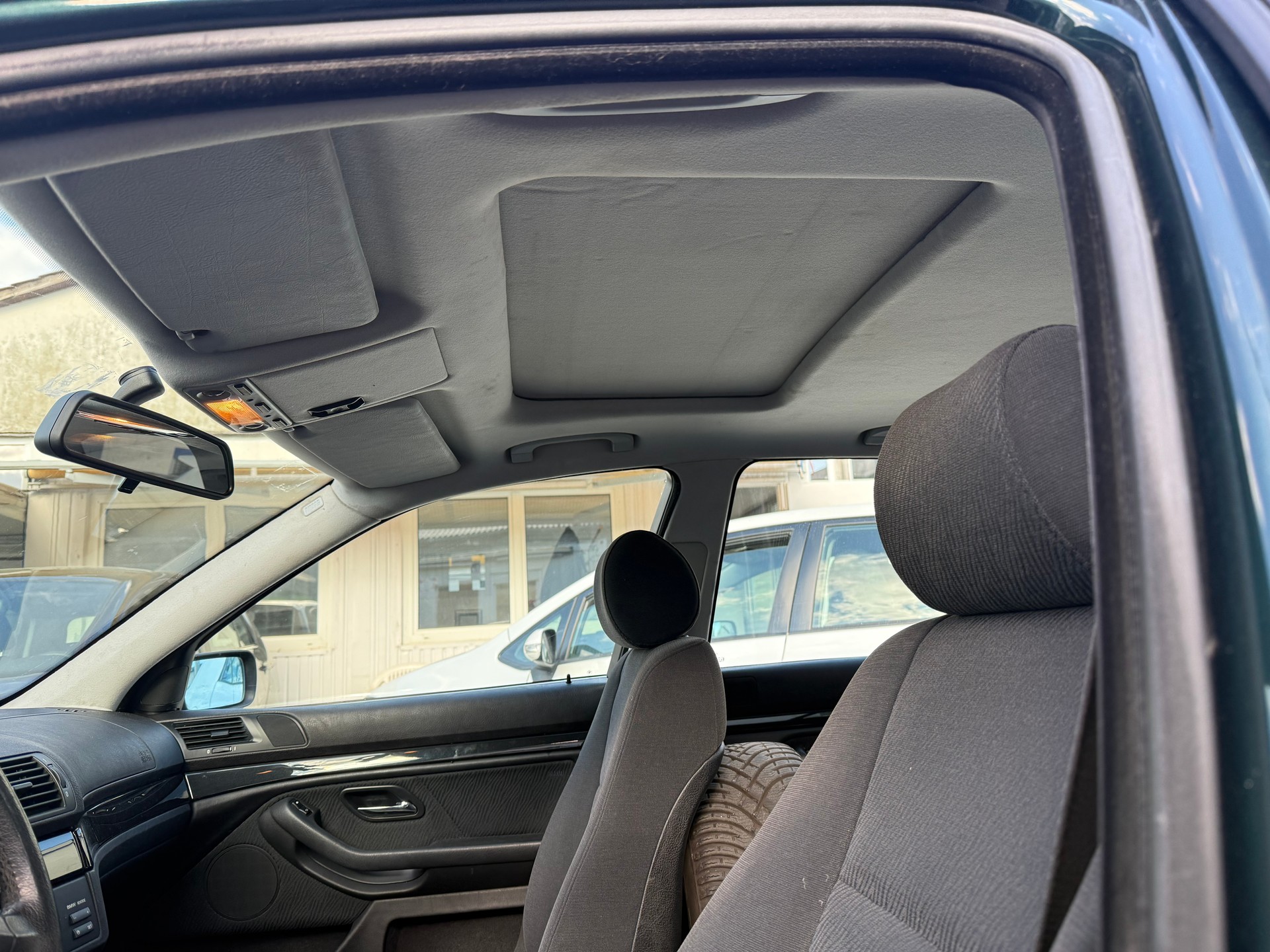 BMW 520i-image-8