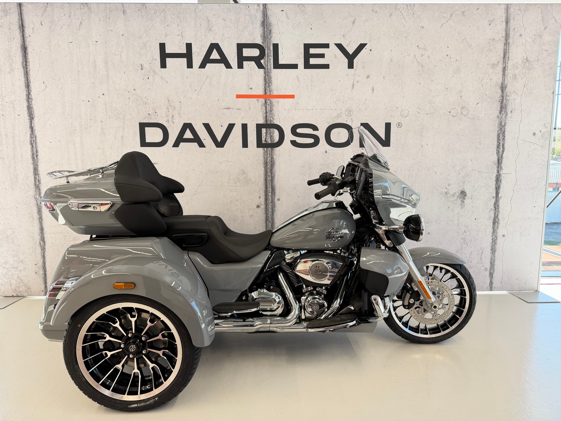 HARLEY-DAVIDSON FLHLT STREET GLIDE TRIKE-image-0