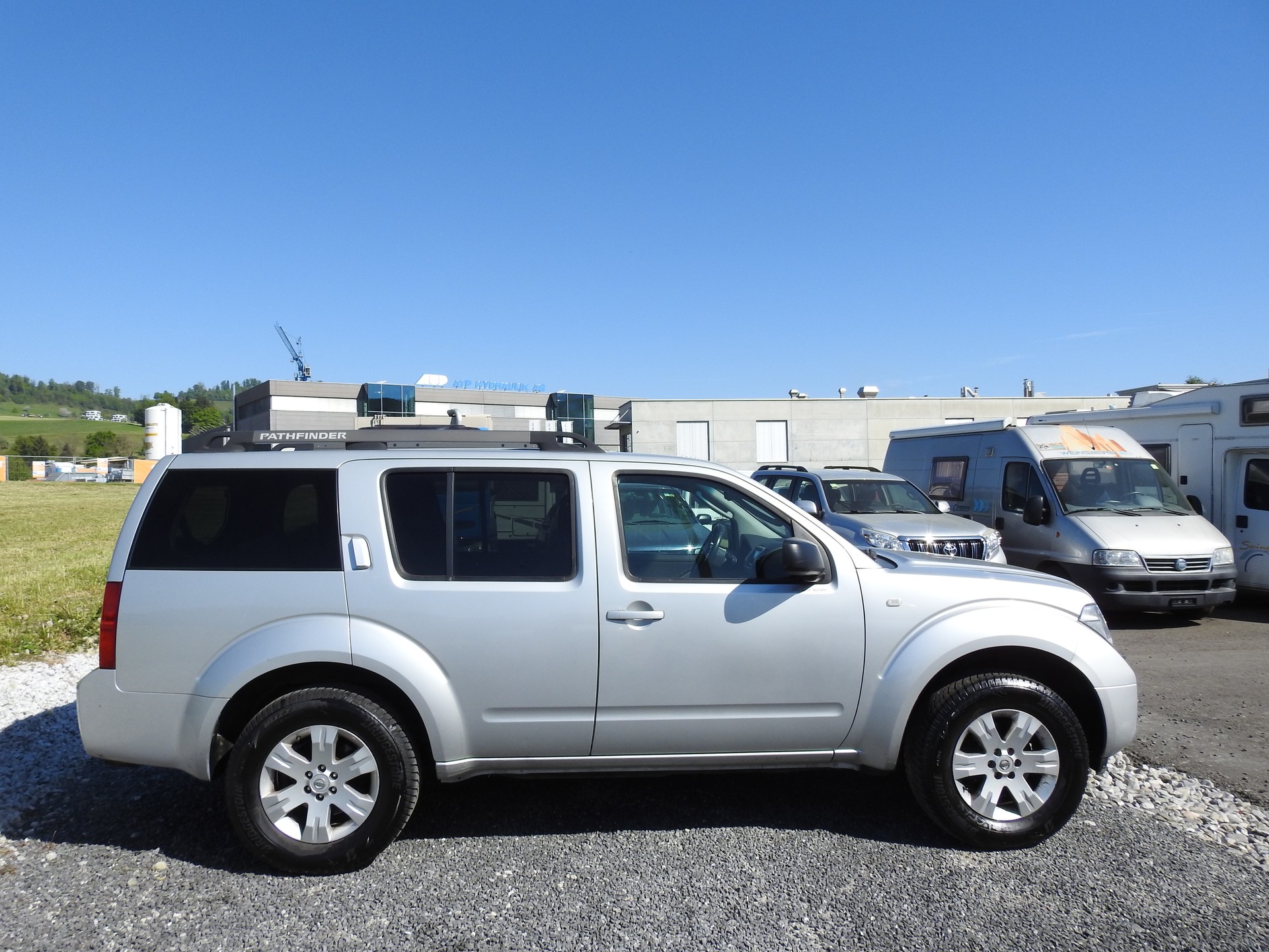 NISSAN Pathfinder 2.5 dCi SE-image-6