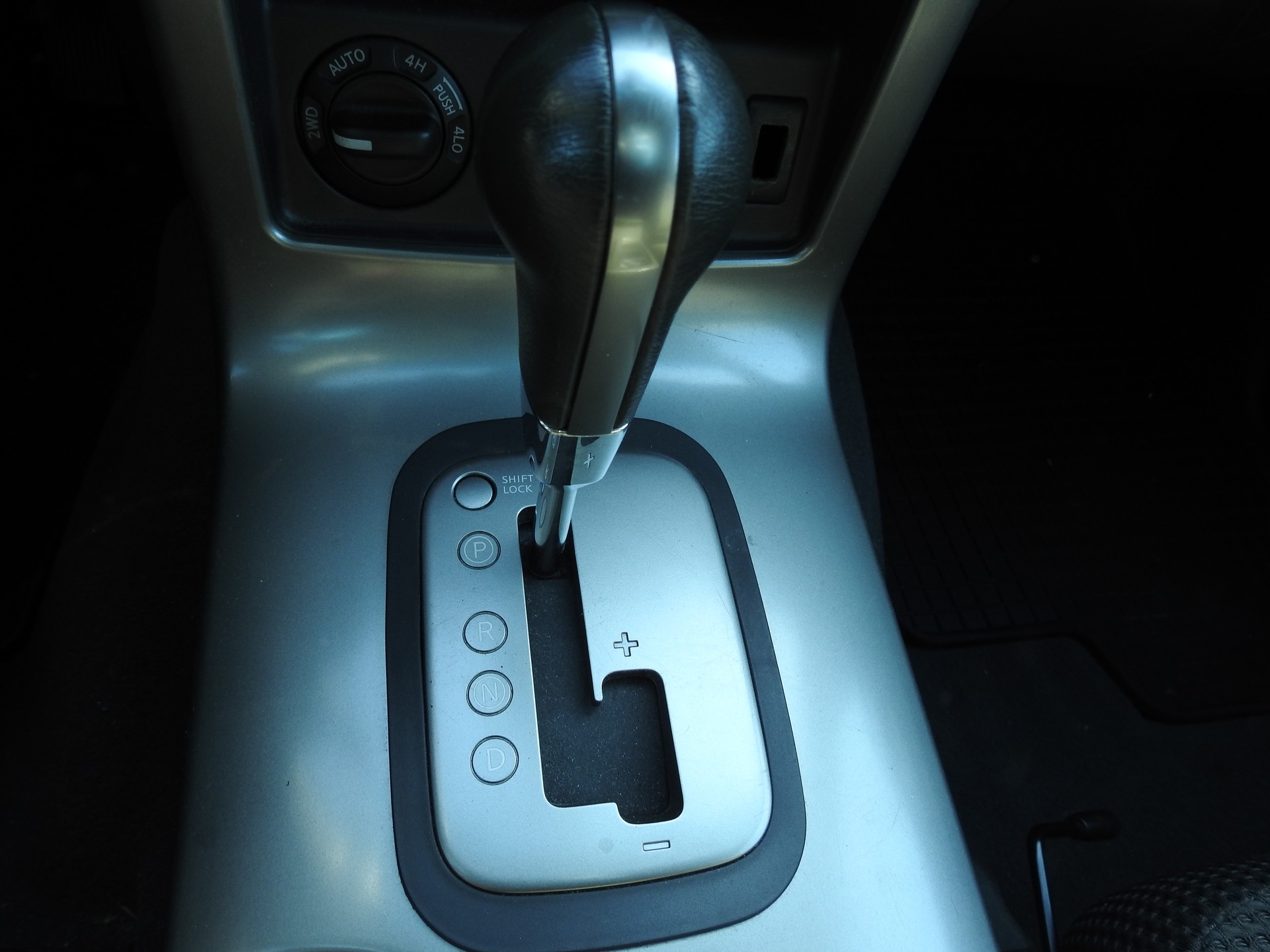 NISSAN Pathfinder 2.5 dCi SE-image-21