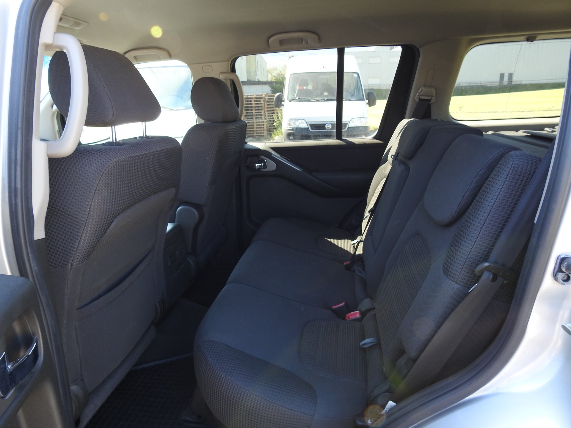 NISSAN Pathfinder 2.5 dCi SE-image-15