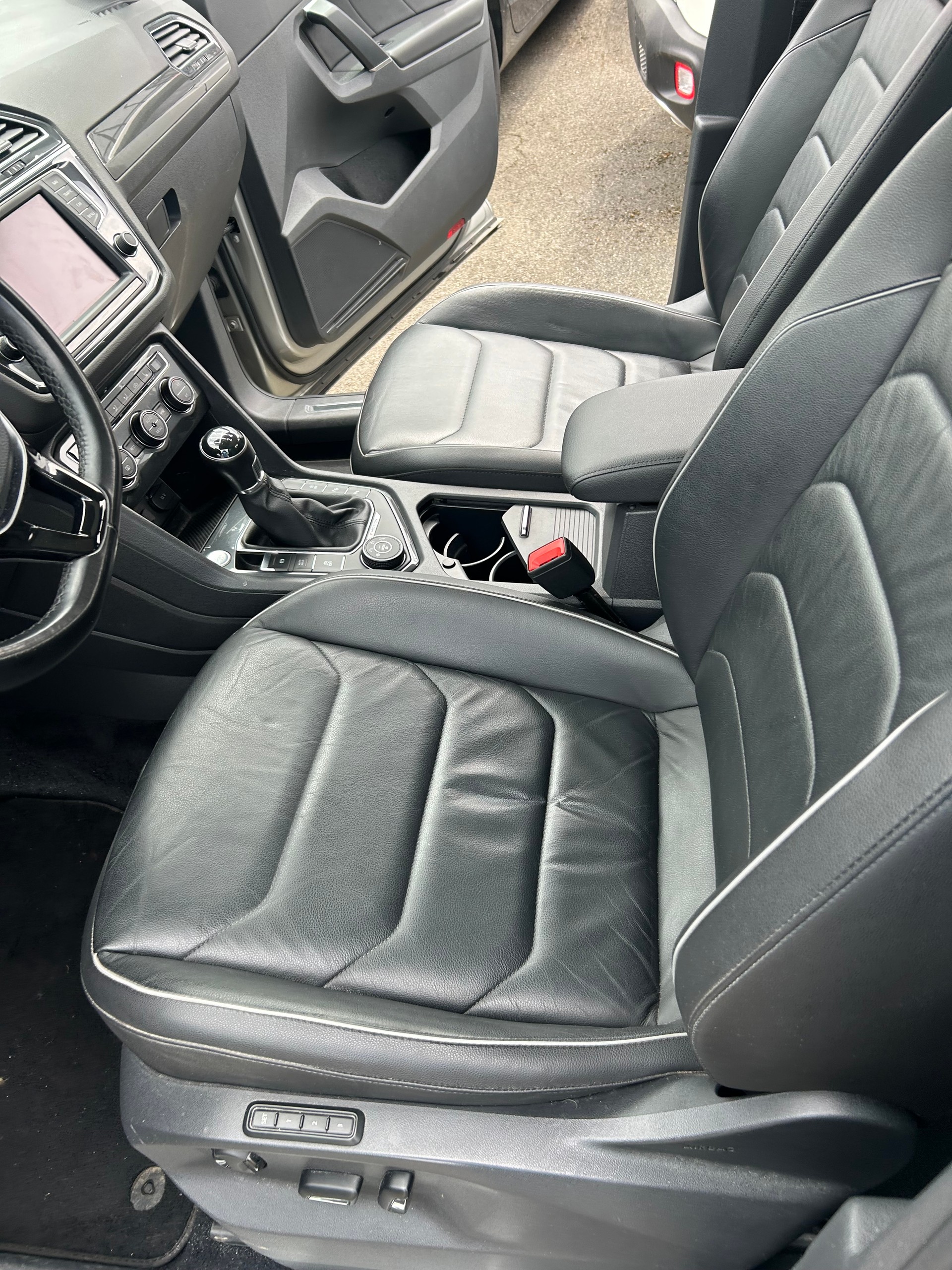 VW Tiguan 2.0TSI Highline 4Motion-showroom-element-2