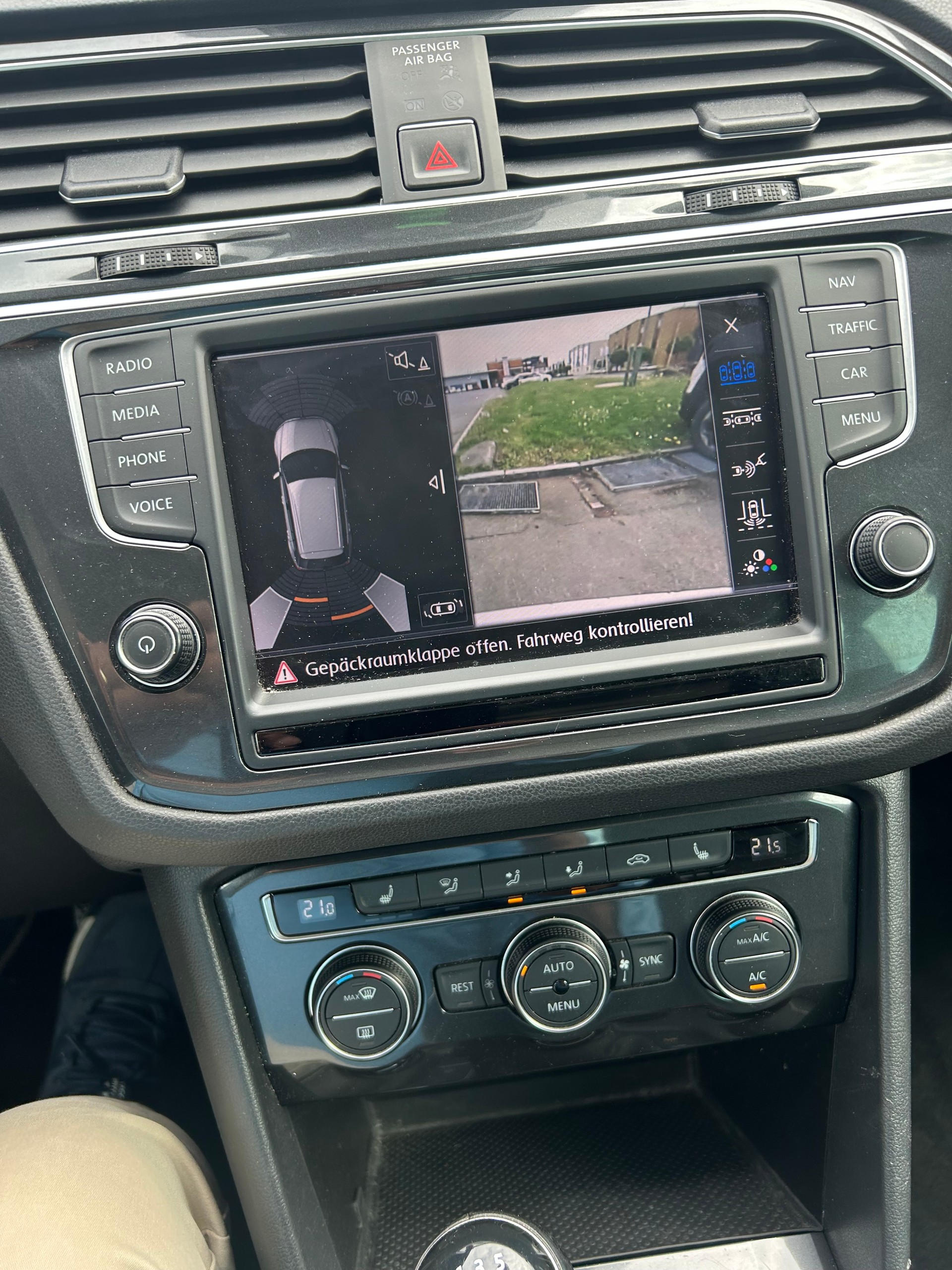 VW Tiguan 2.0TSI Highline 4Motion-showroom-element-1