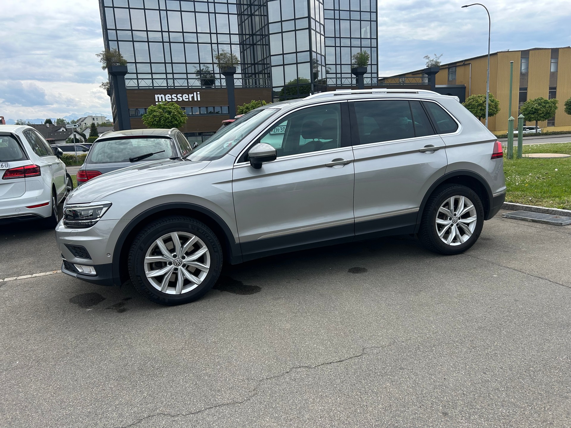 VW Tiguan 2.0TSI Highline 4Motion-image-11