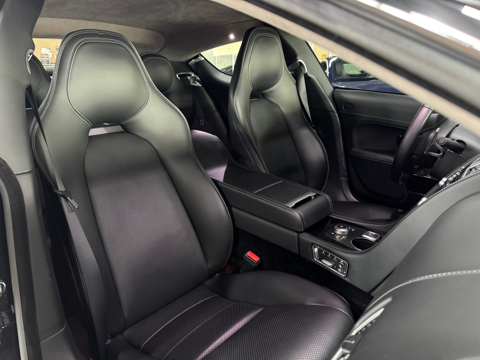 ASTON MARTIN Rapide 5.9 V12 Touchtronic 2-image-16